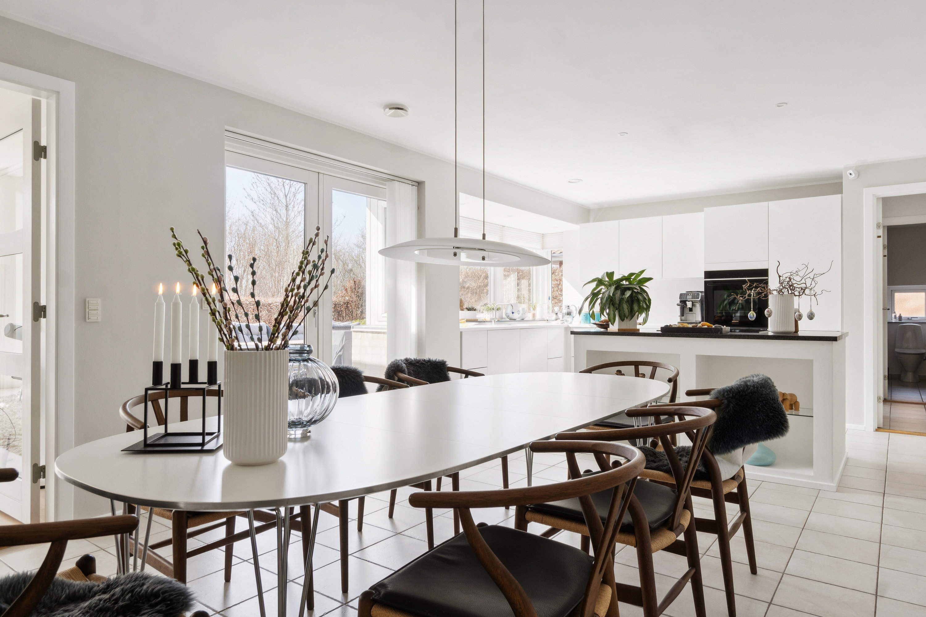 Fremhævet spisestue billede i fuldskærmstilstand. Billede af Jernaldermarken 92, Himmelev, 4000 Roskilde