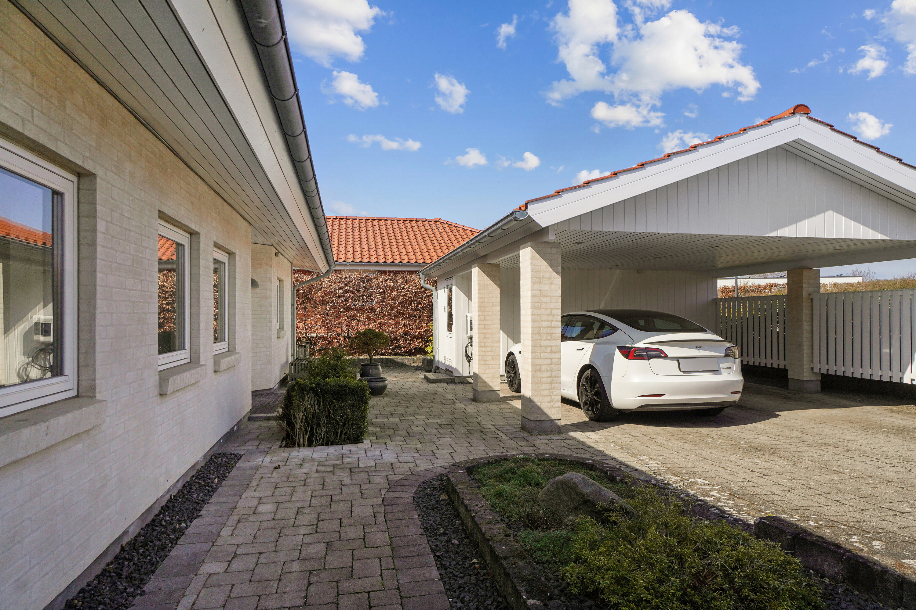 Fremhævet carport billede i fuldskærmstilstand. Billede af Jernaldermarken 92, Himmelev, 4000 Roskilde