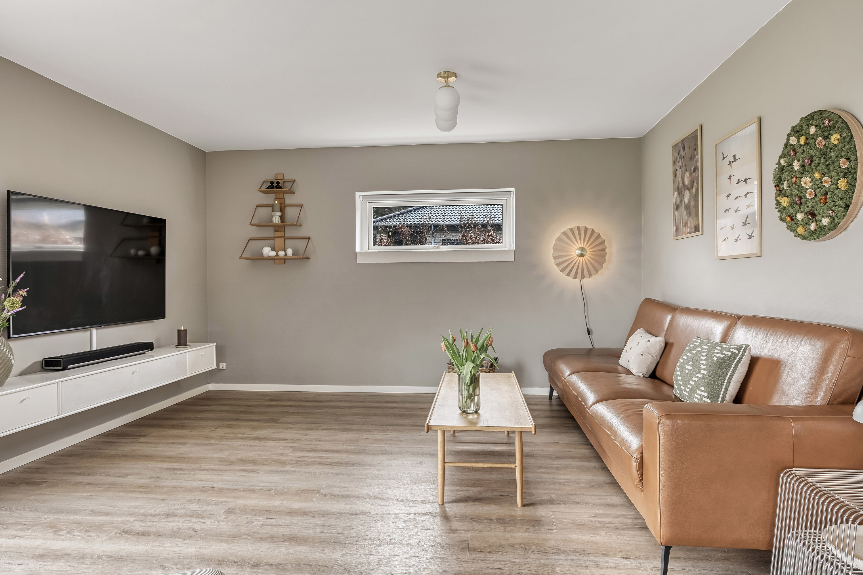 Fremhævet stue billede i fuldskærmstilstand. Billede af Frejasvej 64, 6840 Oksbøl