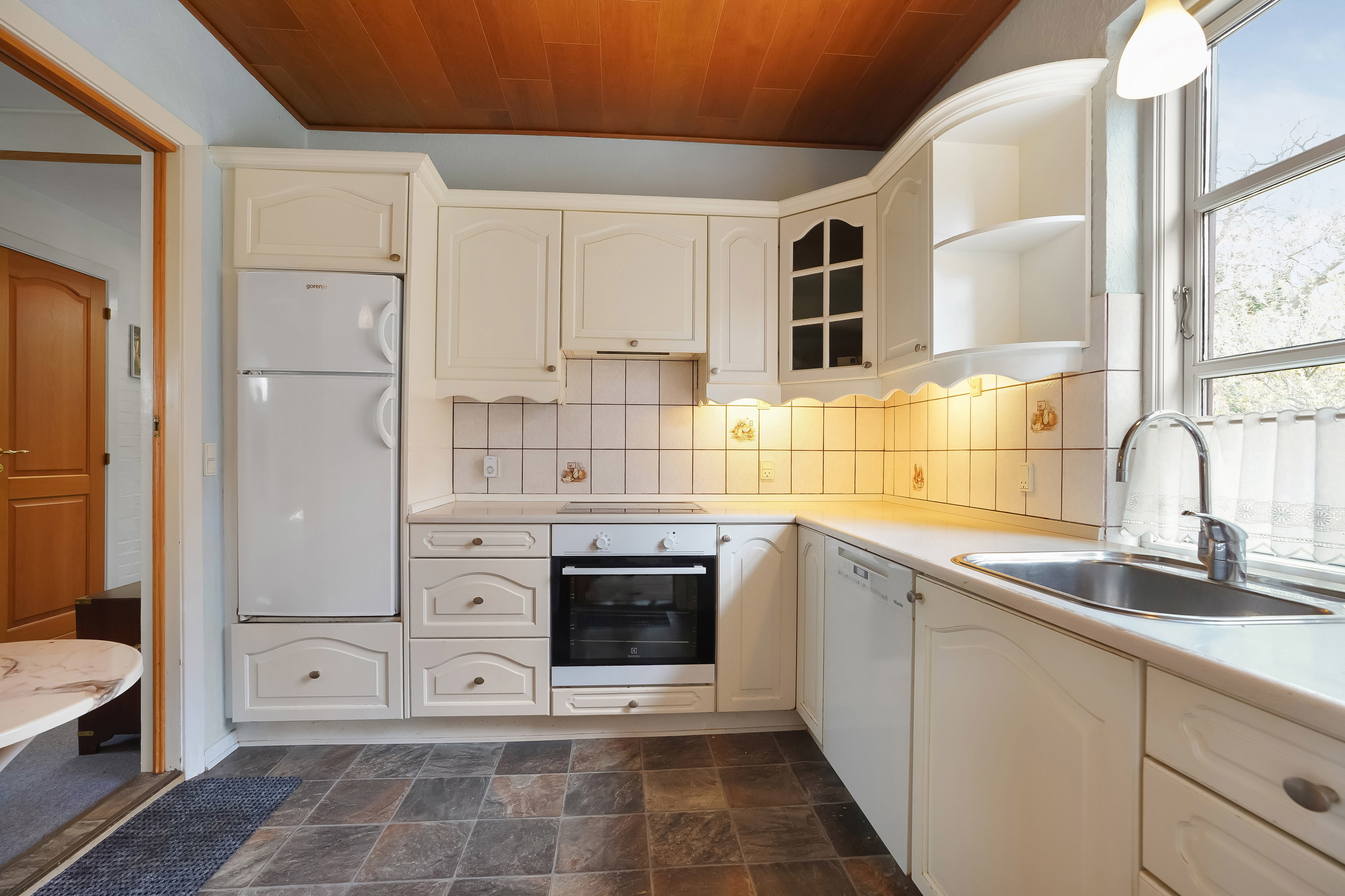 Fremhævet køkken billede i fuldskærmstilstand. Billede af Gl Strandvej 97, Strib, 5500 Middelfart