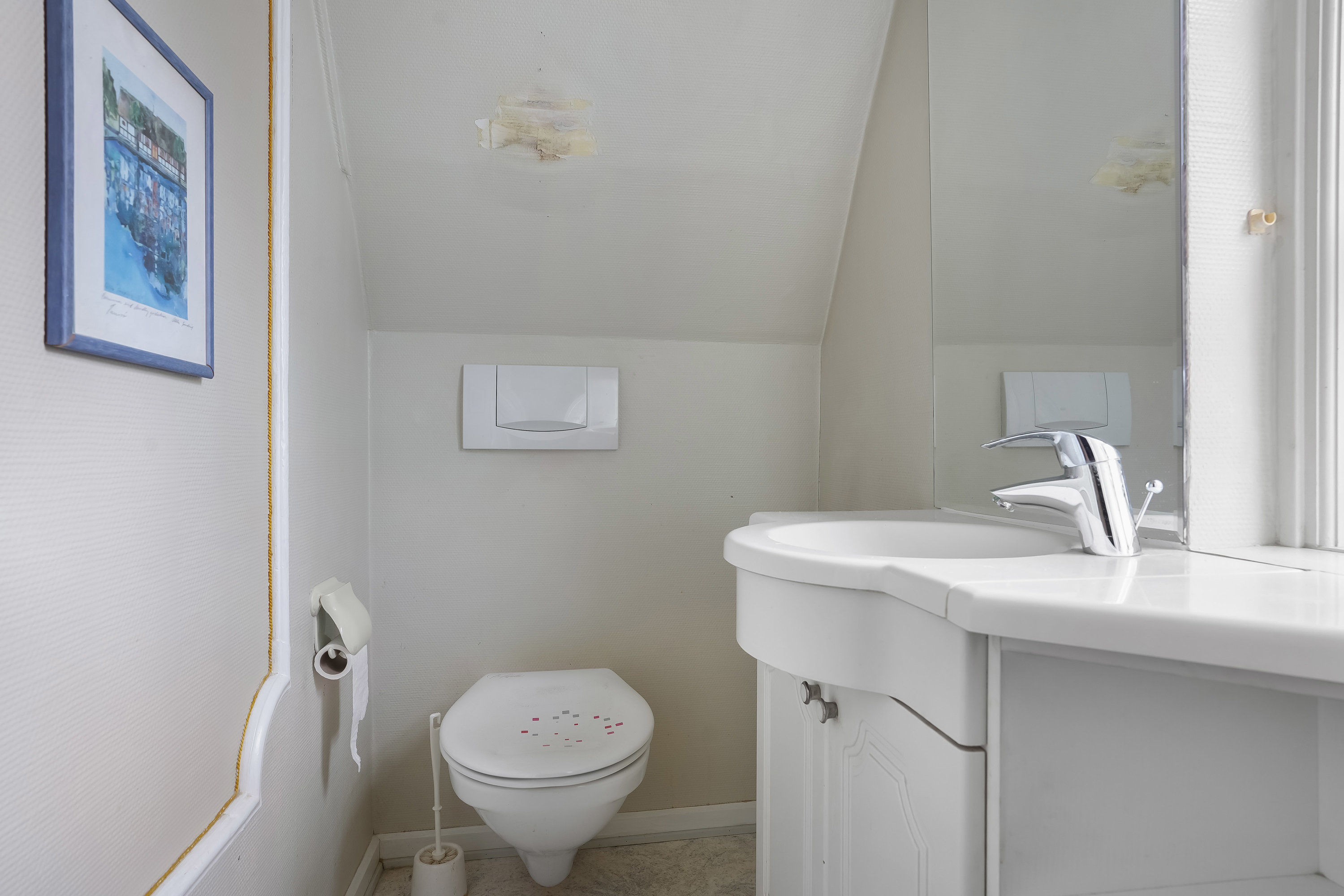 Fremhævet toilet billede i fuldskærmstilstand. Billede af Gl Strandvej 97, Strib, 5500 Middelfart