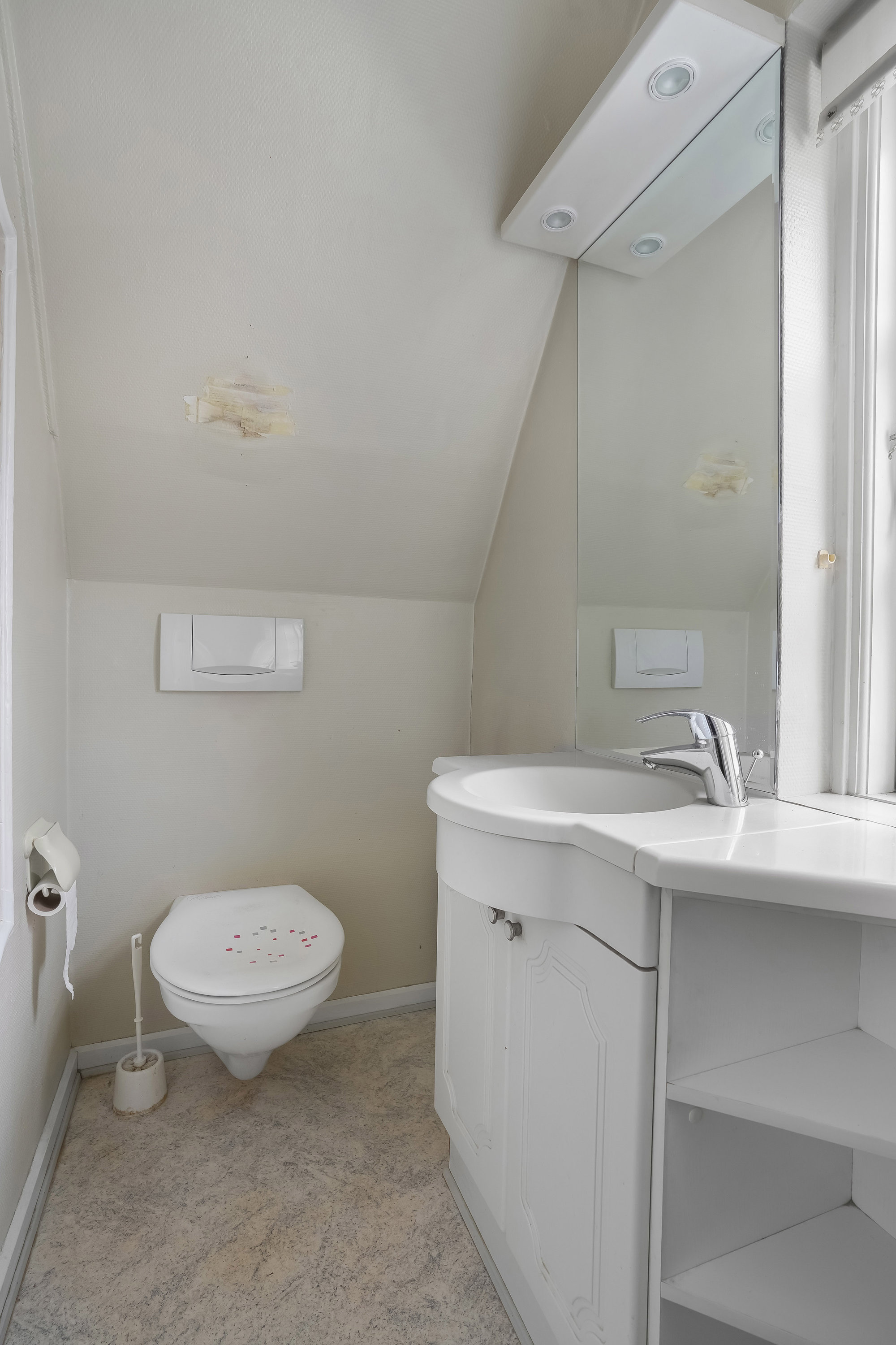 Fremhævet toilet billede i fuldskærmstilstand. Billede af Gl Strandvej 97, Strib, 5500 Middelfart