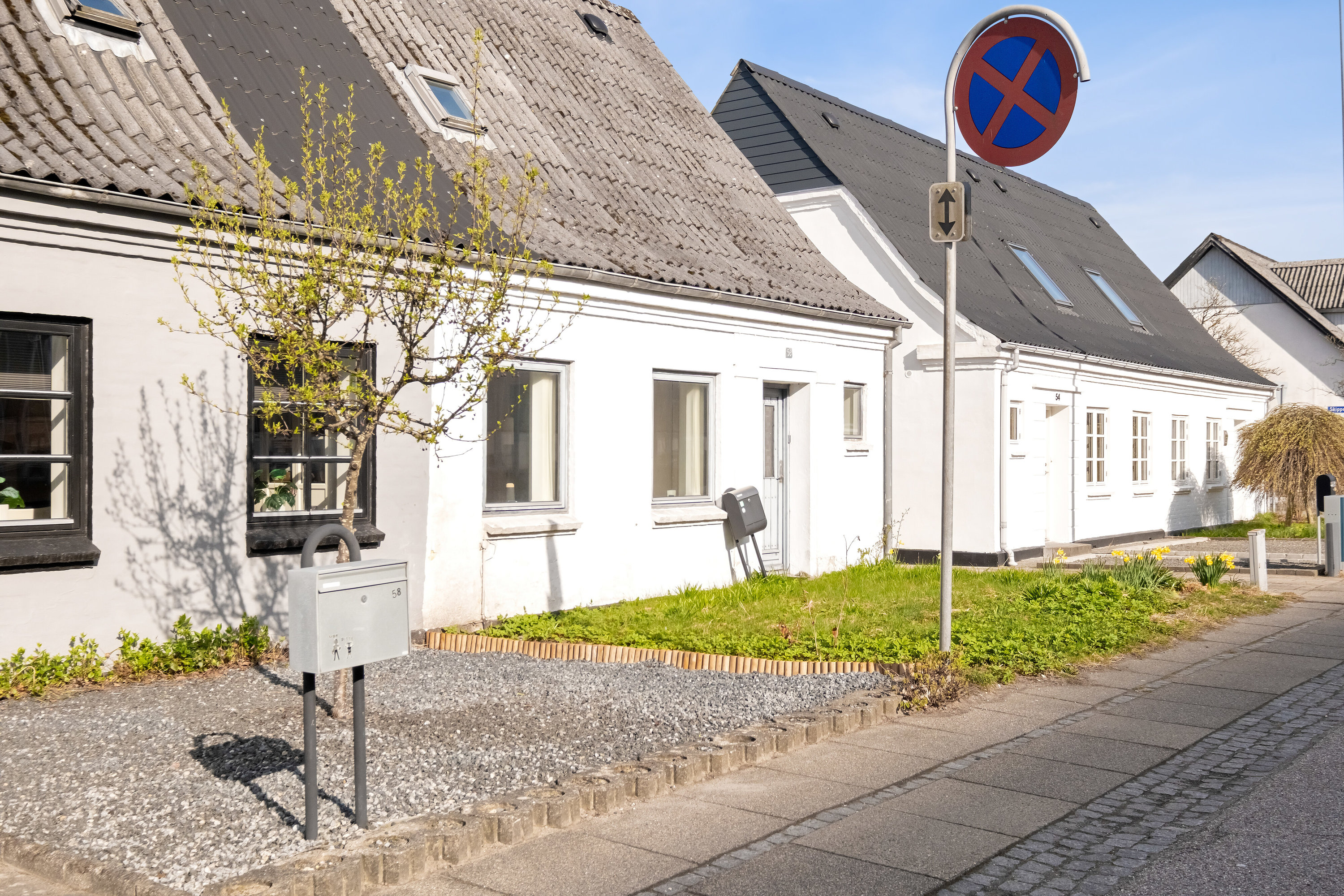 Fremhævet set fra vejen billede i fuldskærmstilstand. Billede af Bispensgade 56, 9800 Hjørring