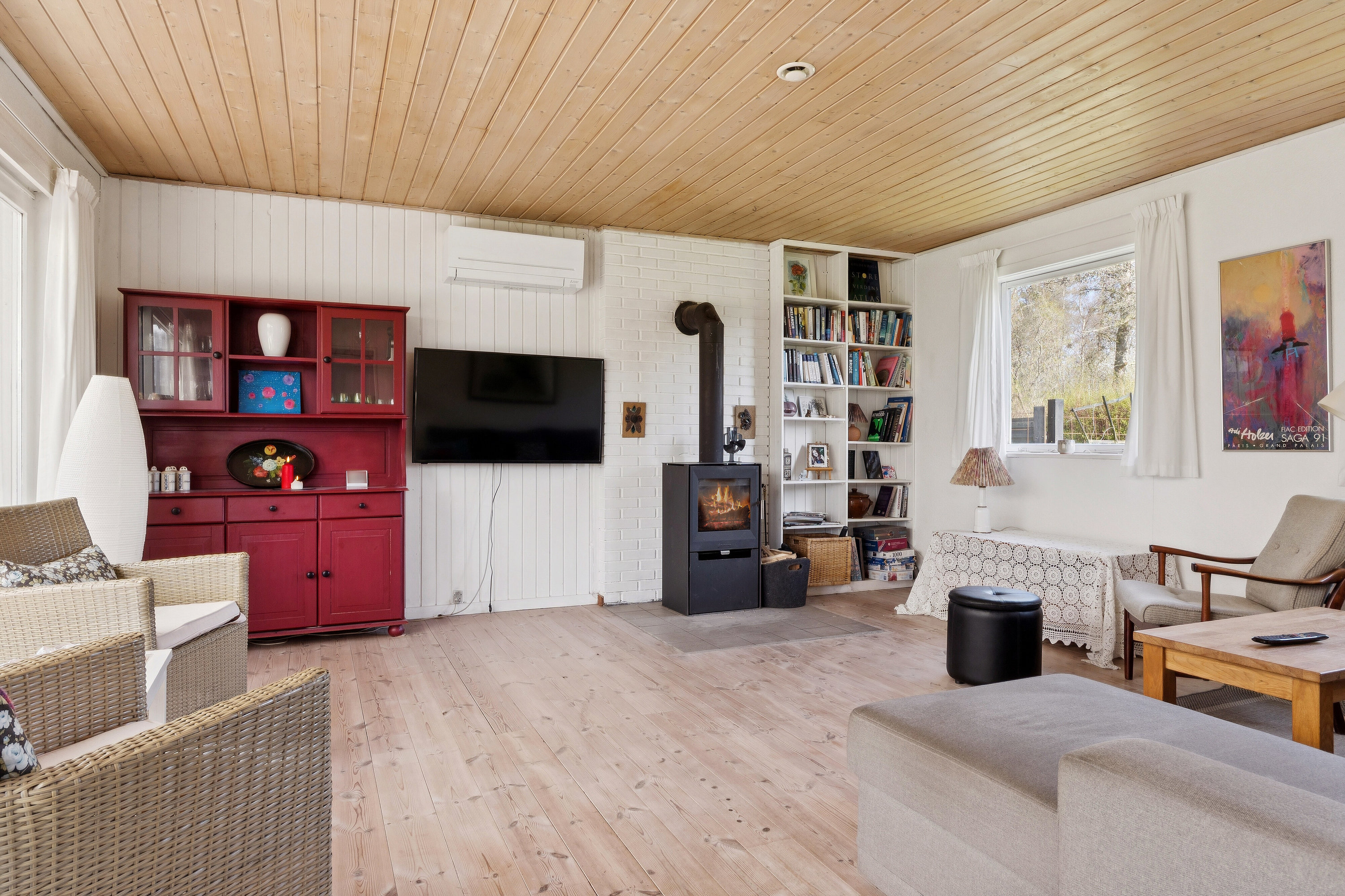 Fremhævet stue billede i fuldskærmstilstand. Billede af Tjurvej 6, Gundestrup, 4571 Grevinge