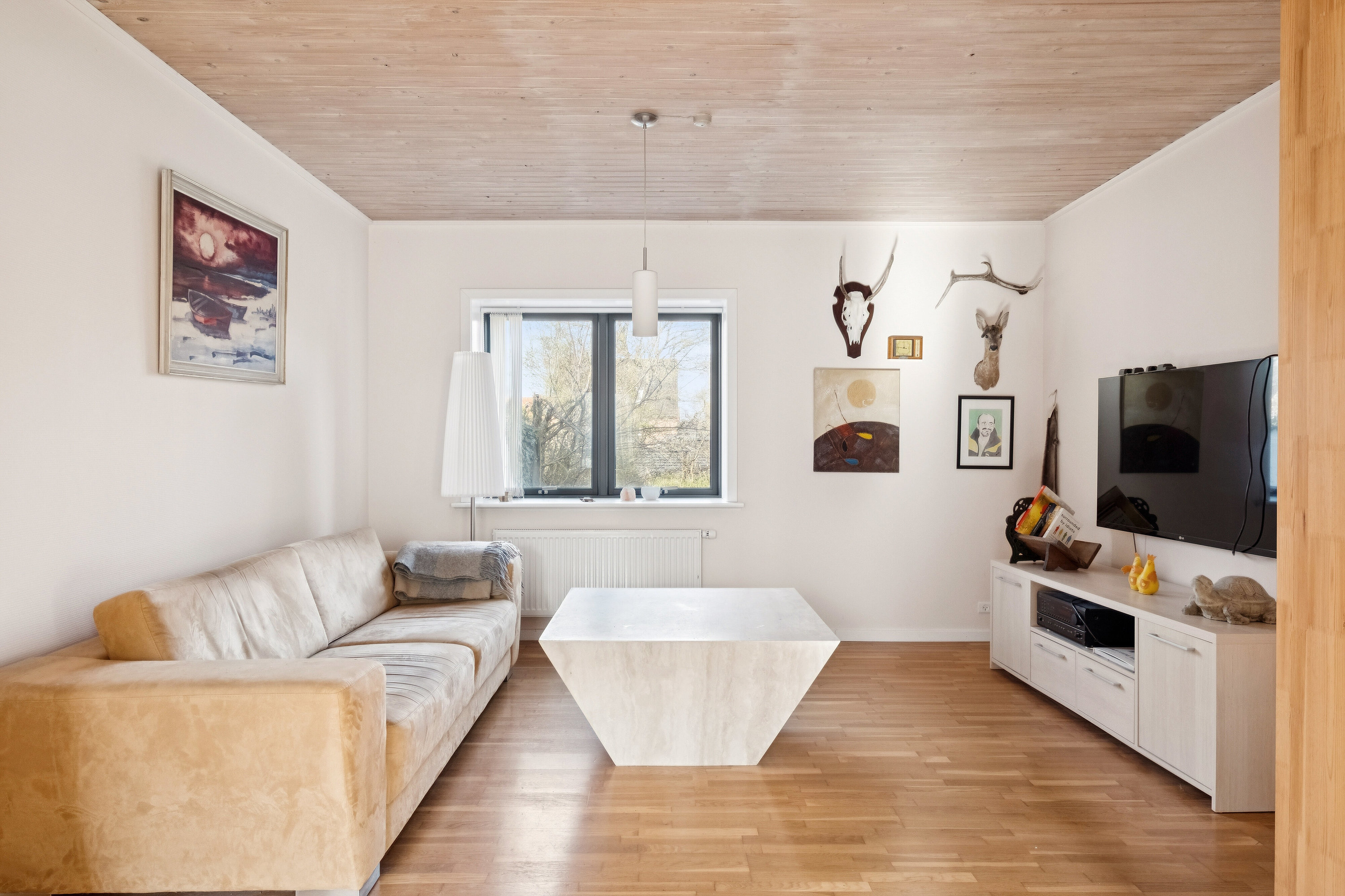 Fremhævet stue billede i fuldskærmstilstand. Billede af Bispensgade 56, 9800 Hjørring