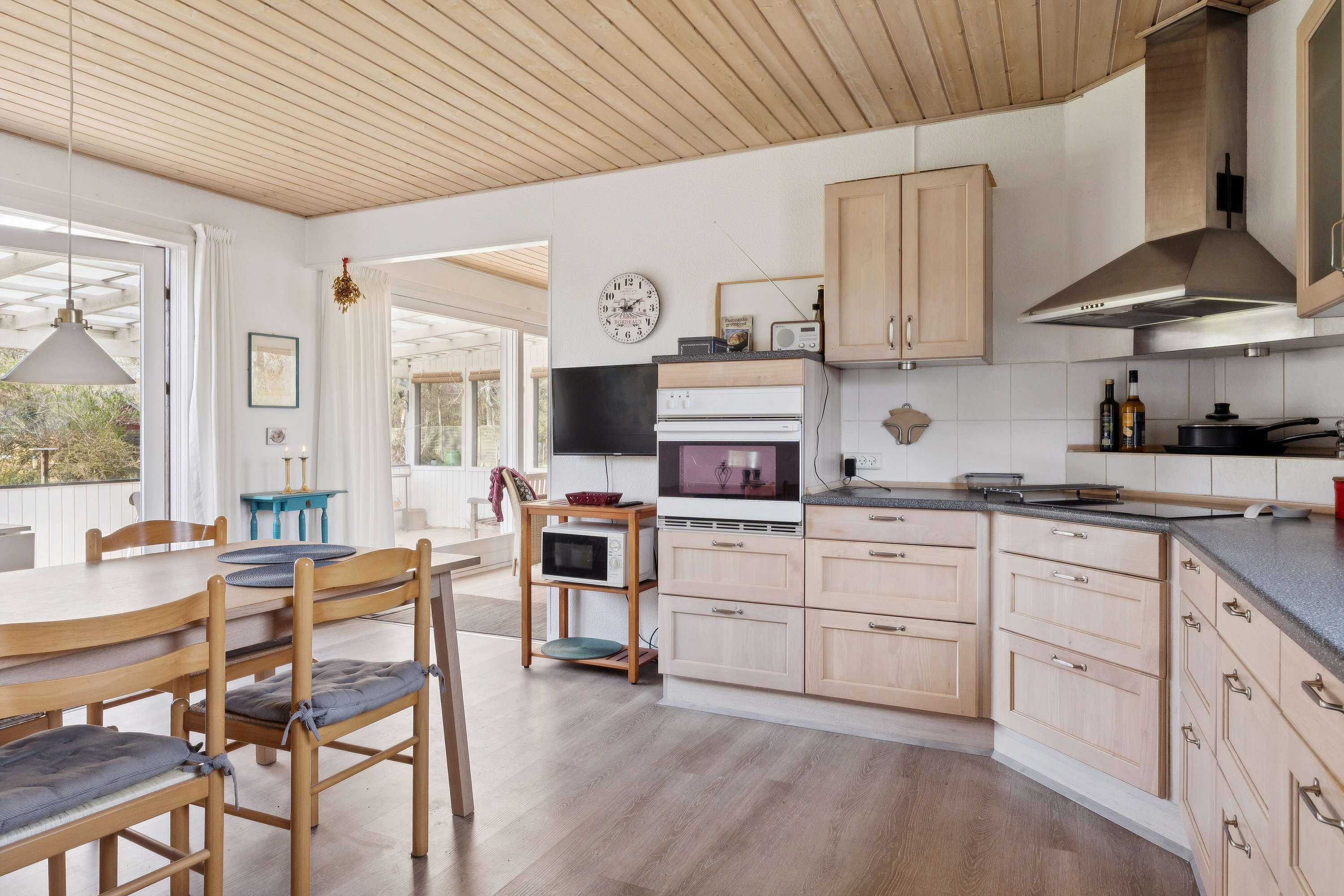 Fremhævet køkken billede i fuldskærmstilstand. Billede af Tjurvej 6, Gundestrup, 4571 Grevinge