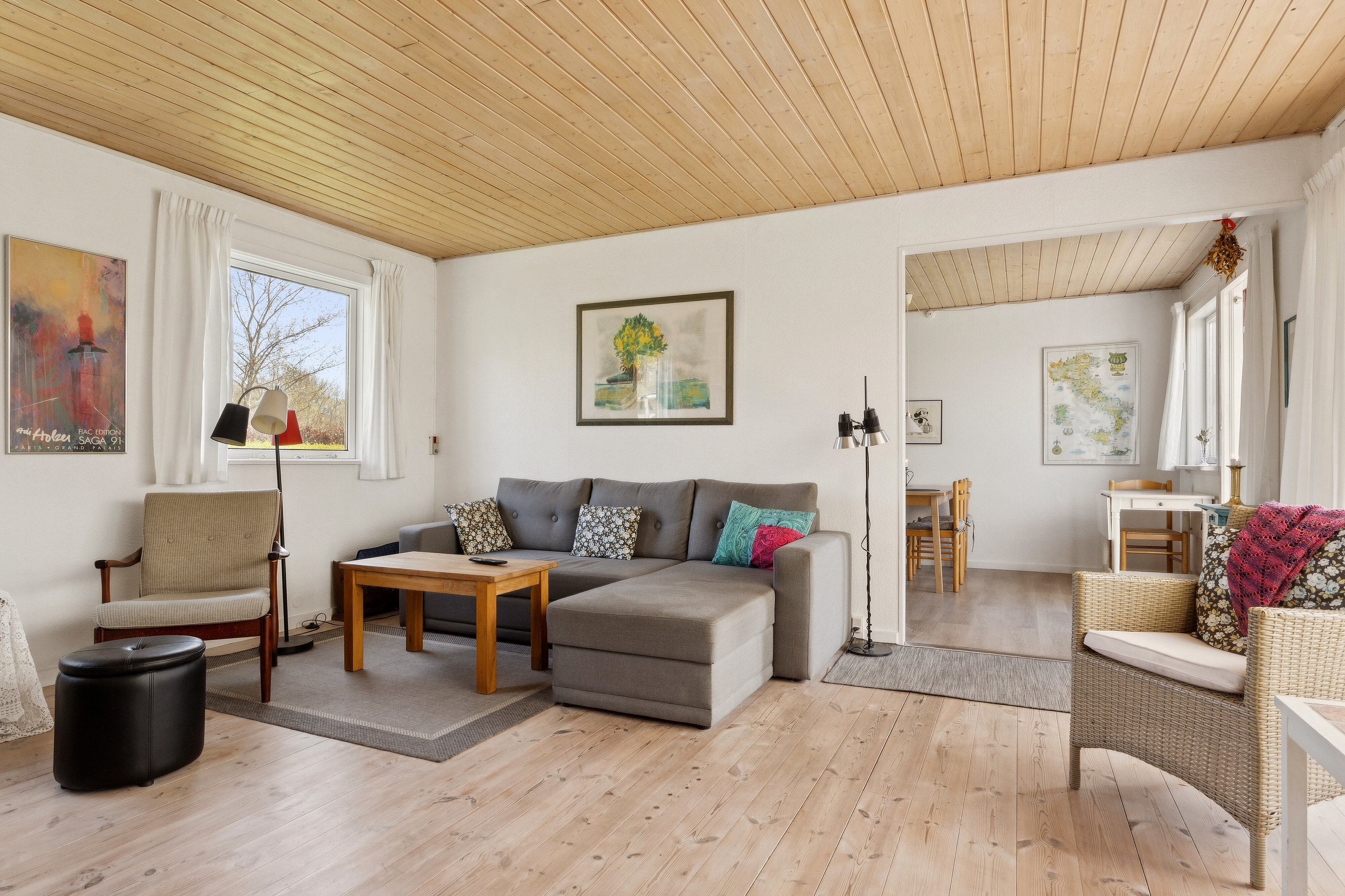 Fremhævet stue billede i fuldskærmstilstand. Billede af Tjurvej 6, Gundestrup, 4571 Grevinge