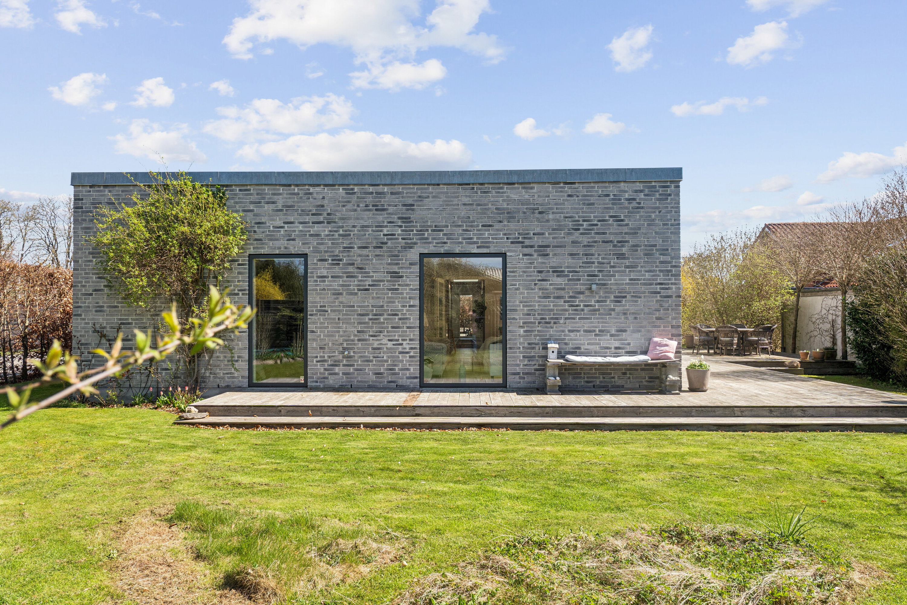 Fremhævet set fra haven billede i fuldskærmstilstand. Billede af Langagervej 16, Himmelev, 4000 Roskilde