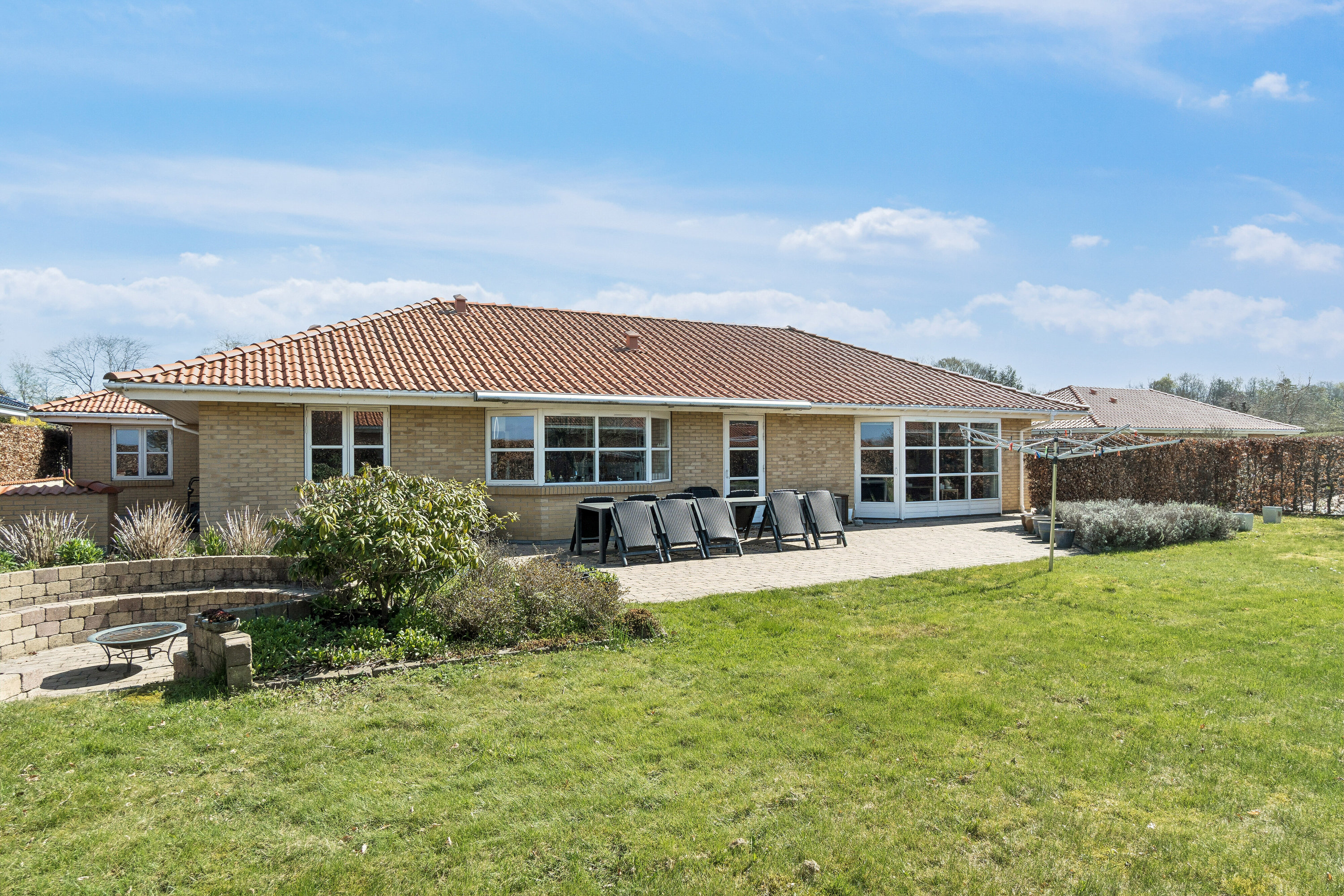 Fremhævet set fra haven billede i fuldskærmstilstand. Billede af Randersvej 8, 4200 Slagelse