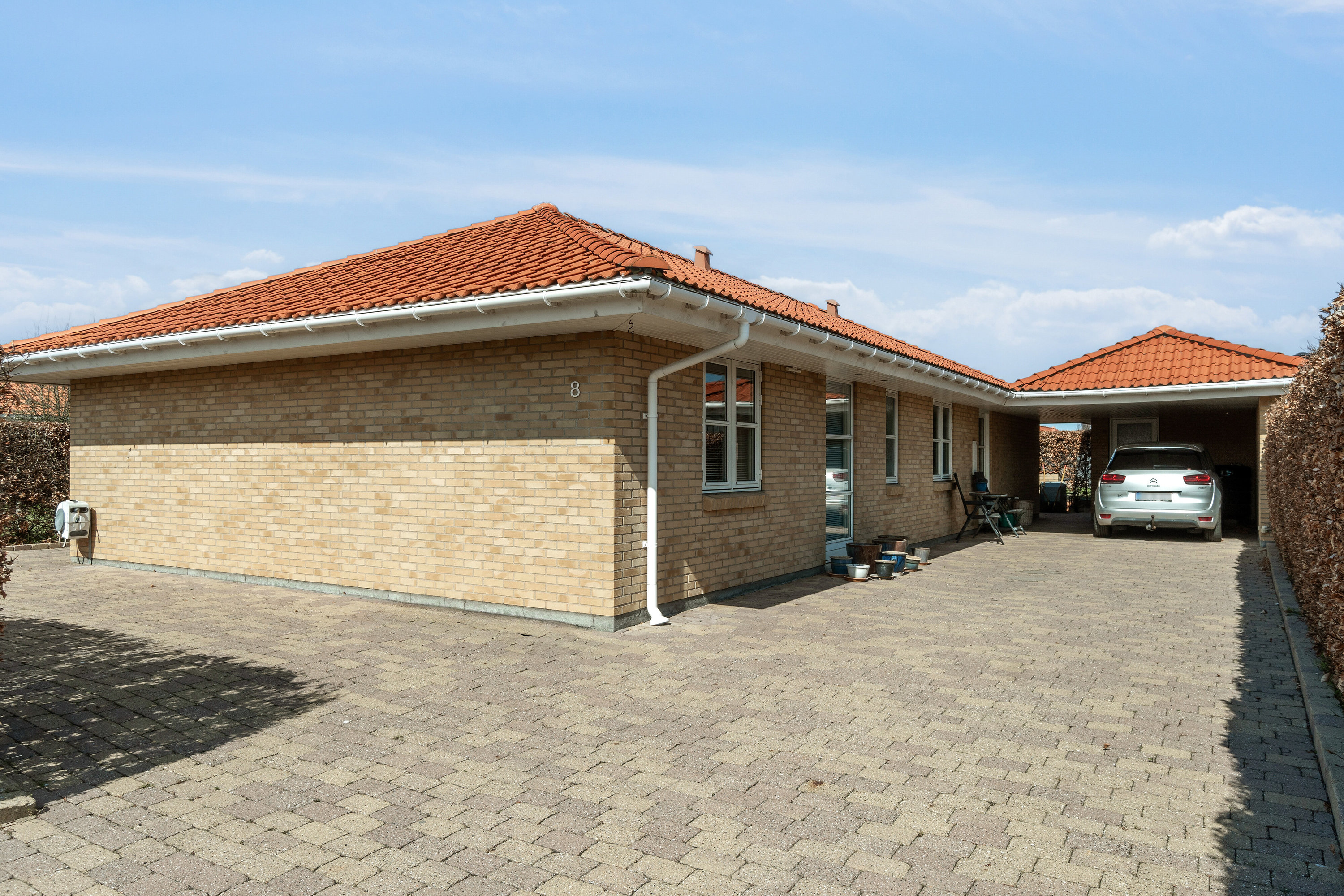 Fremhævet set fra vejen billede i fuldskærmstilstand. Billede af Randersvej 8, 4200 Slagelse