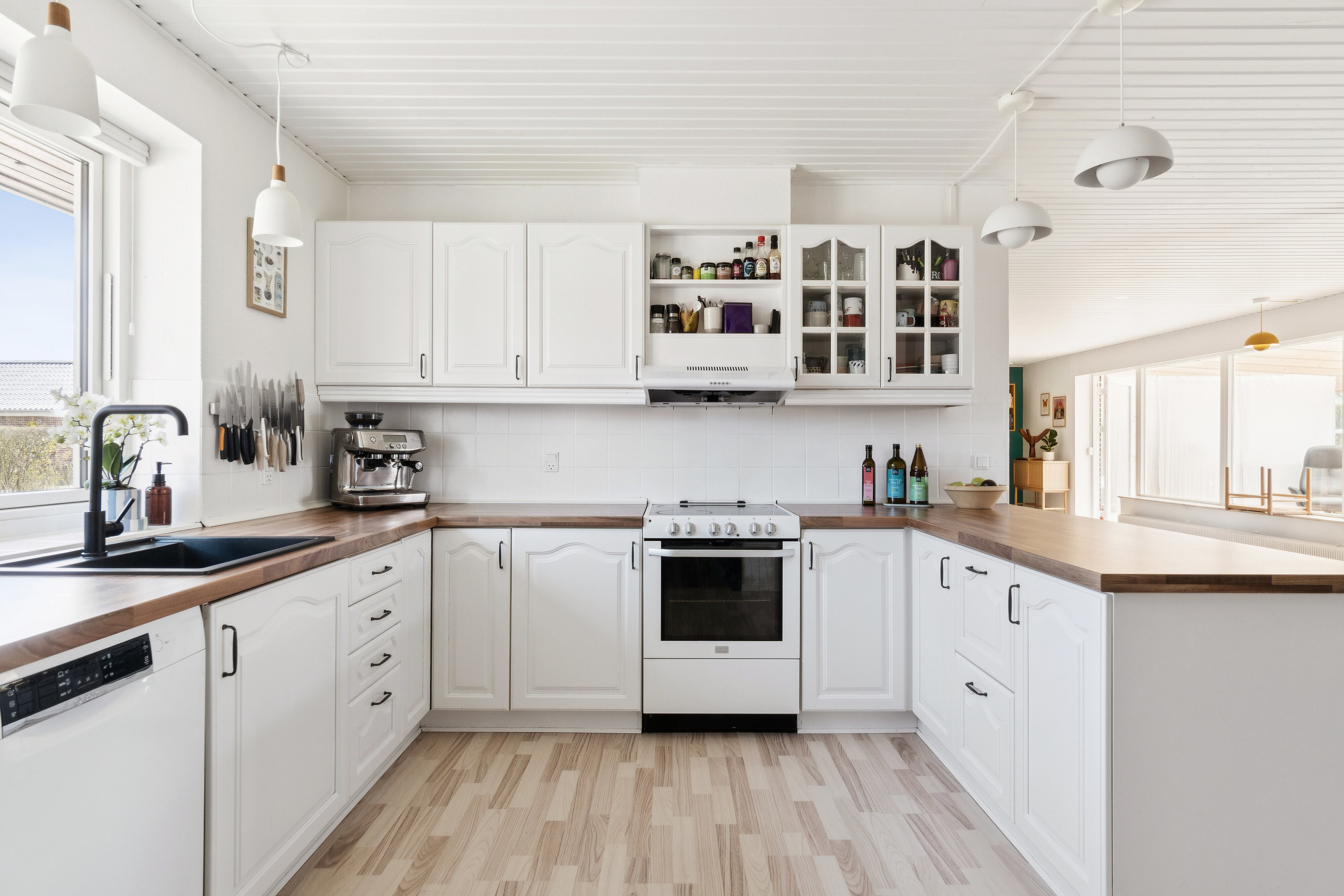 Fremhævet køkken billede i fuldskærmstilstand. Billede af Rådyrvænget 172, 5800 Nyborg