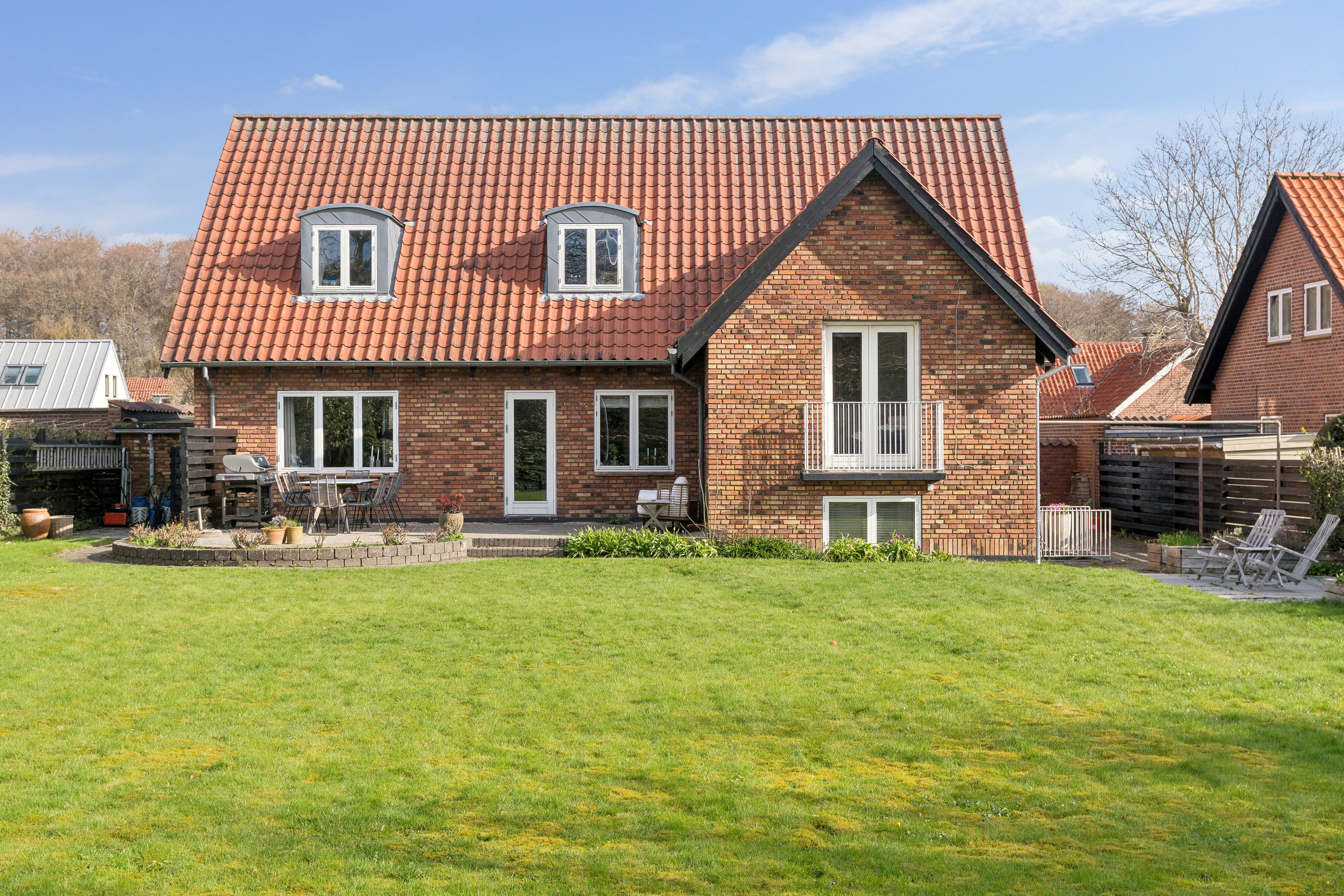 Fremhævet set fra haven billede i fuldskærmstilstand. Billede af Egebæksvej 11, 8270 Højbjerg