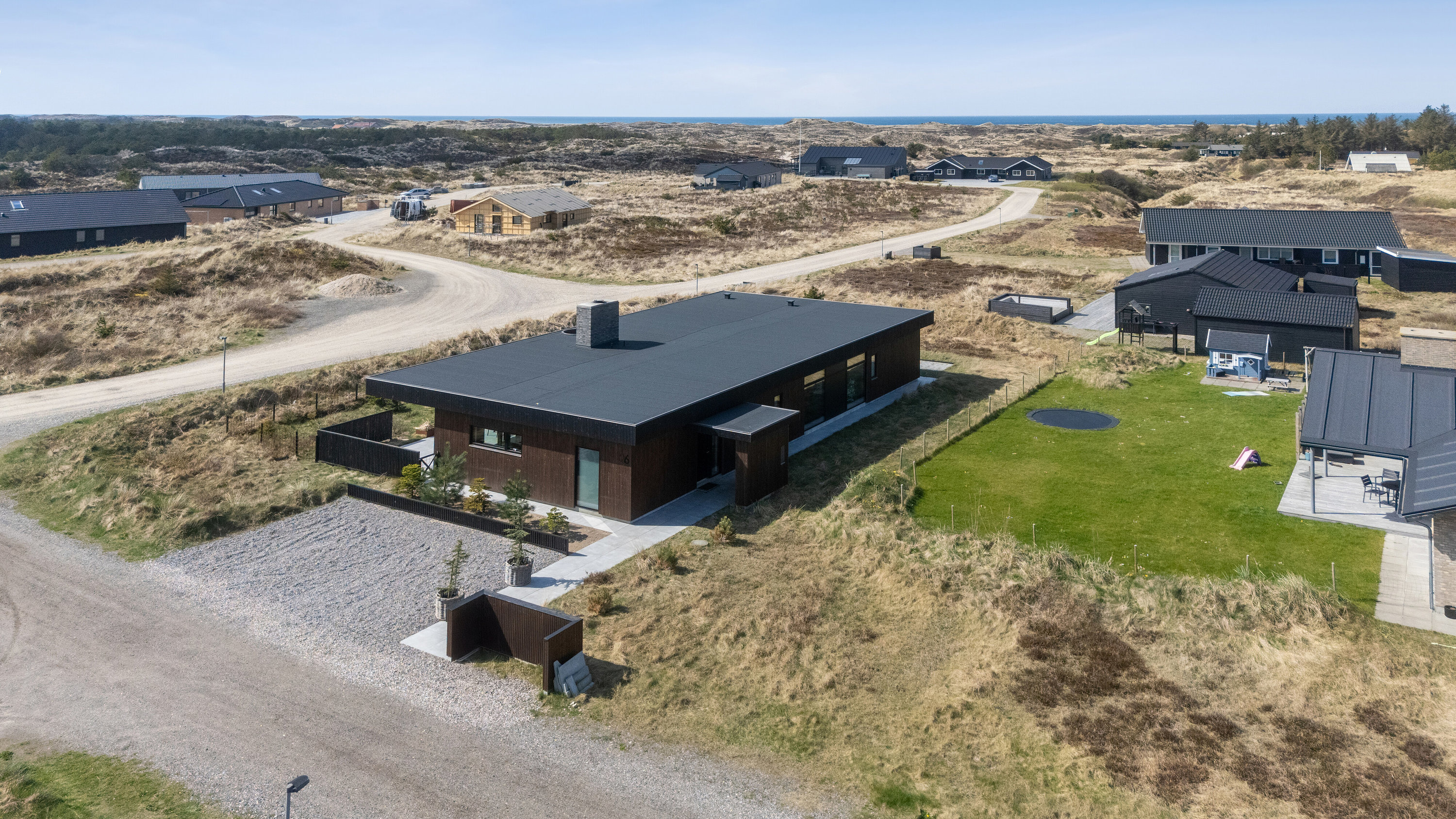 Fremhævet set fra haven billede i fuldskærmstilstand. Billede af Lyngbakken 26, Vorupør, 7700 Thisted