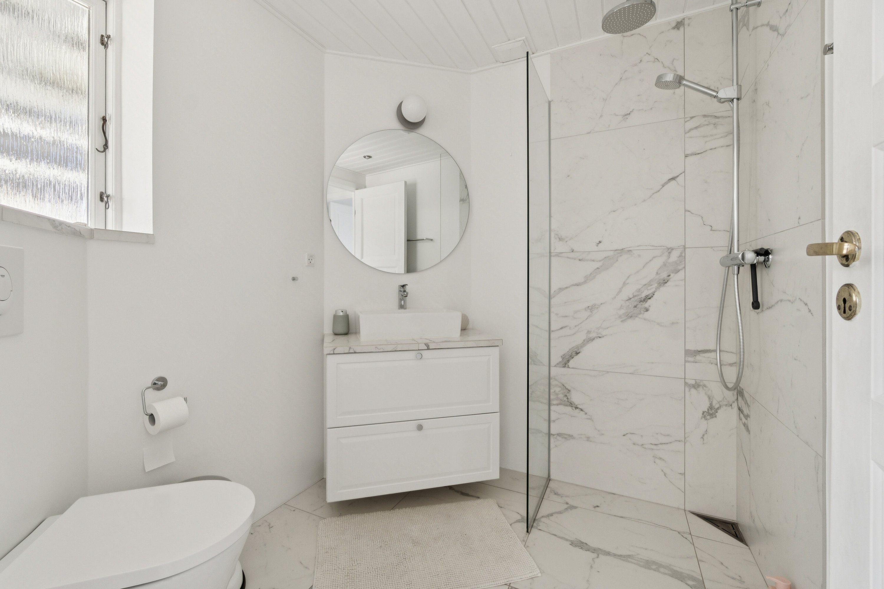 Fremhævet badeværelse billede i fuldskærmstilstand. Billede af Strandvejen 57, Allinge, 3770 Allinge