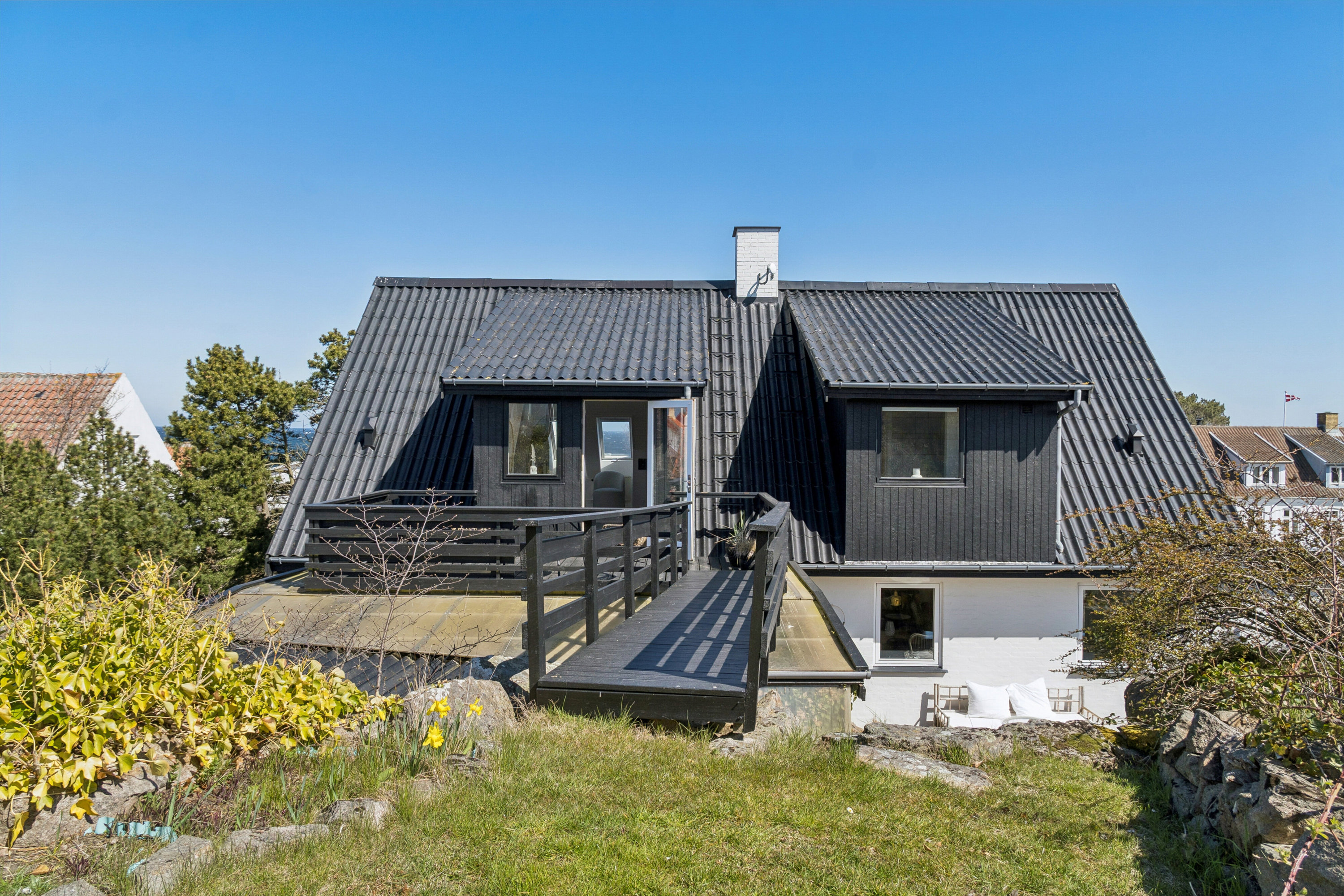 Fremhævet set fra haven billede i fuldskærmstilstand. Billede af Strandvejen 57, Allinge, 3770 Allinge