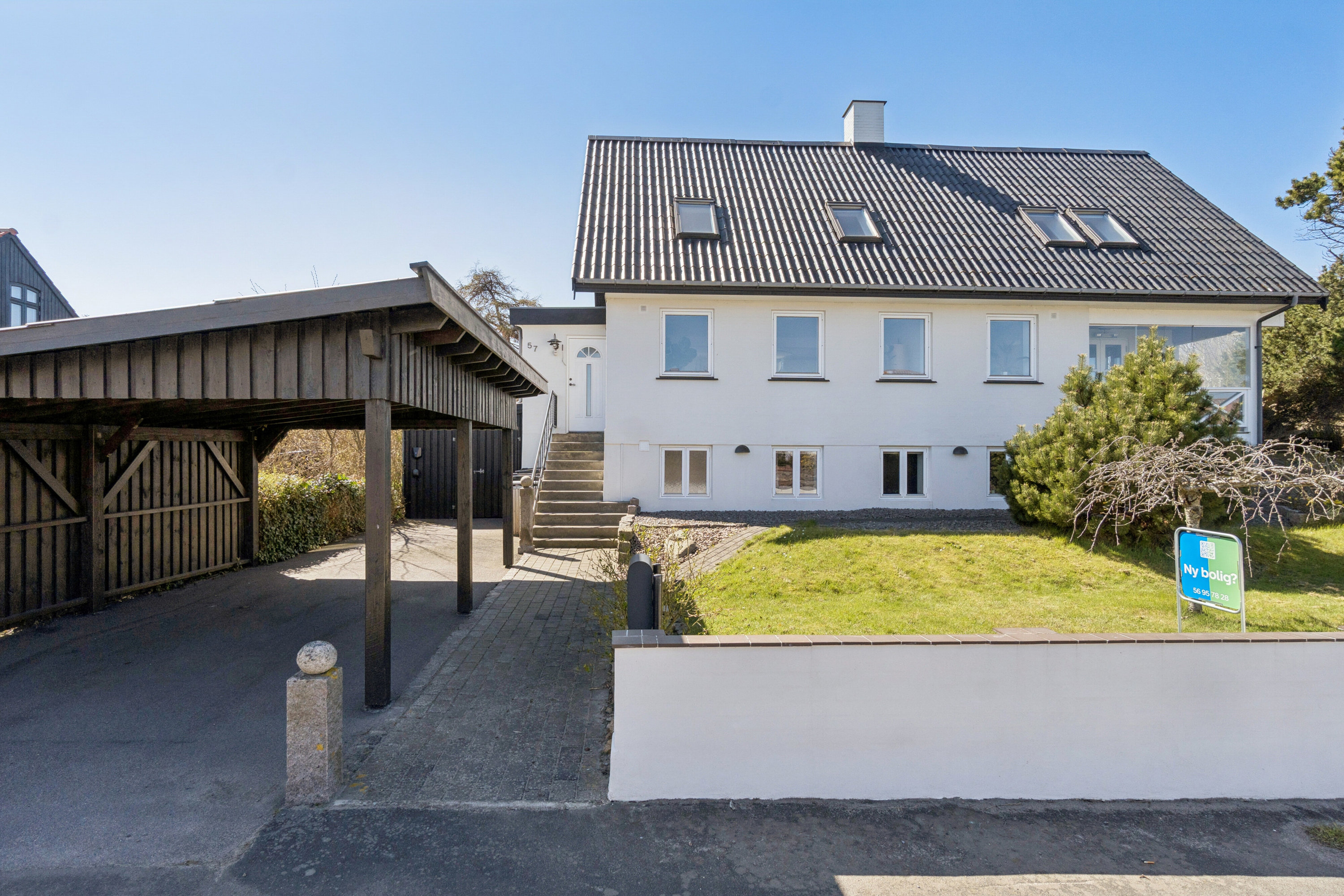 Fremhævet set fra vejen billede i fuldskærmstilstand. Billede af Strandvejen 57, Allinge, 3770 Allinge