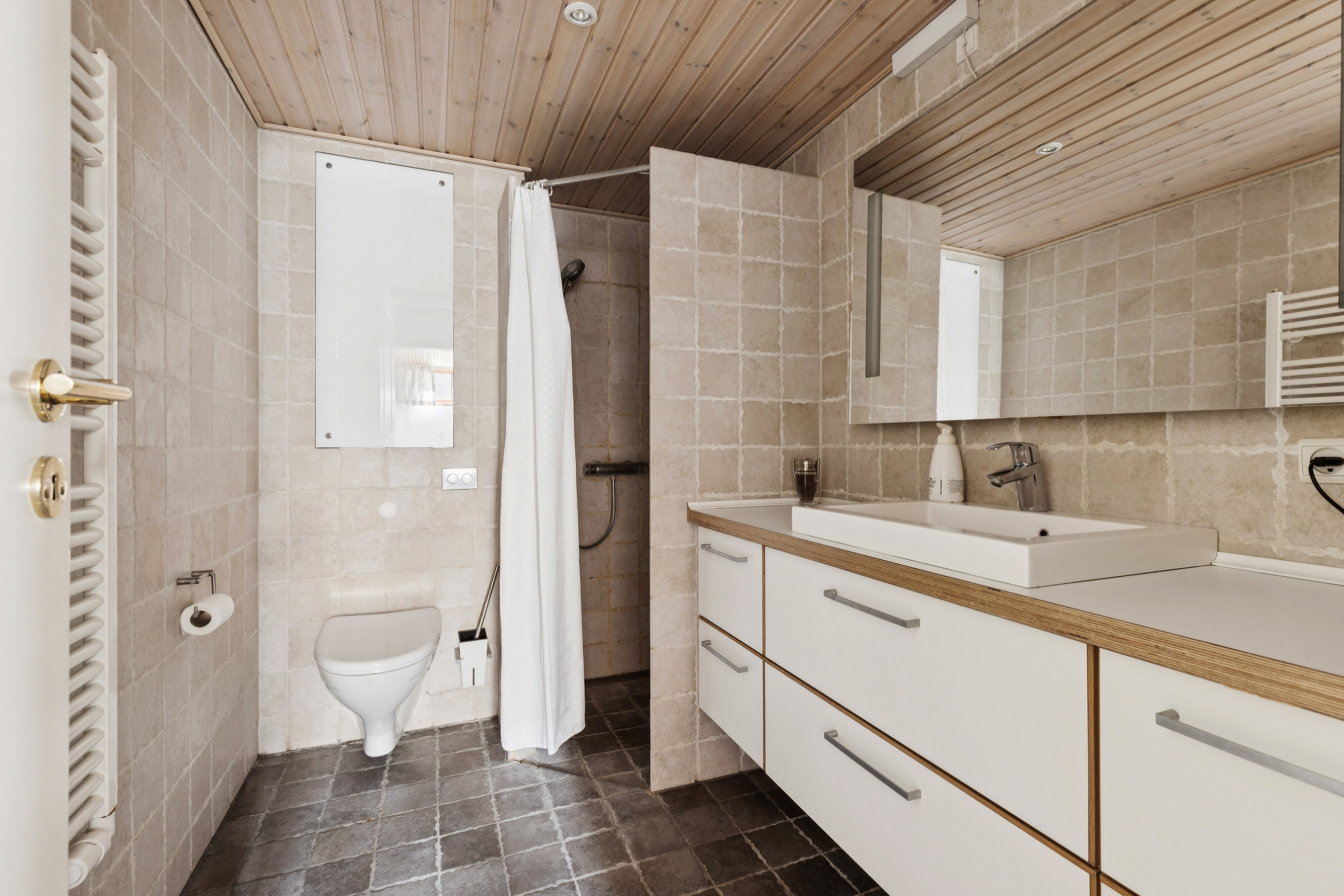 Fremhævet badeværelse billede i fuldskærmstilstand. Billede af Ægirsvej 13, 4200 Slagelse