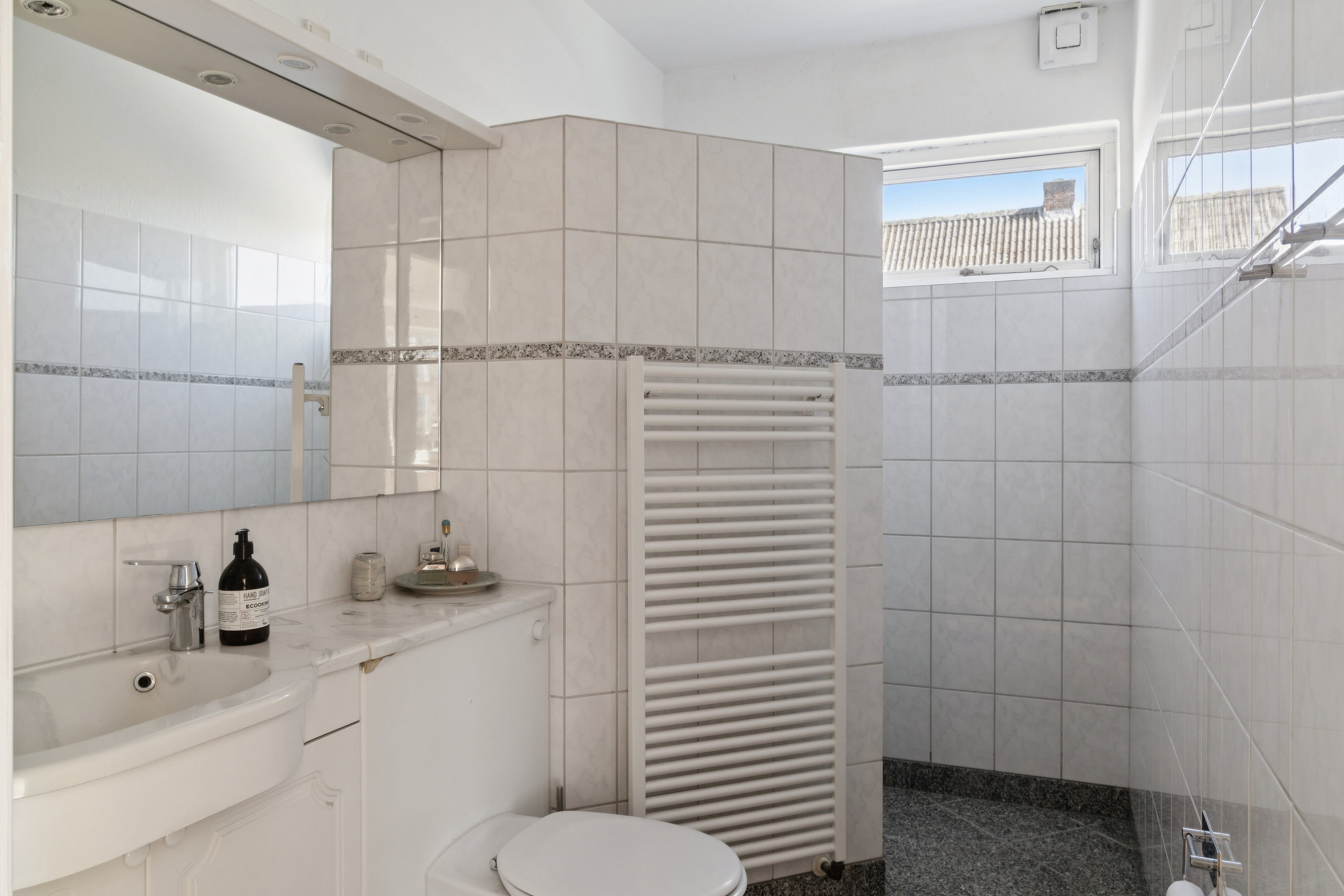 Fremhævet badeværelse billede i fuldskærmstilstand. Billede af Gartnervænget 5, 8310 Tranbjerg J