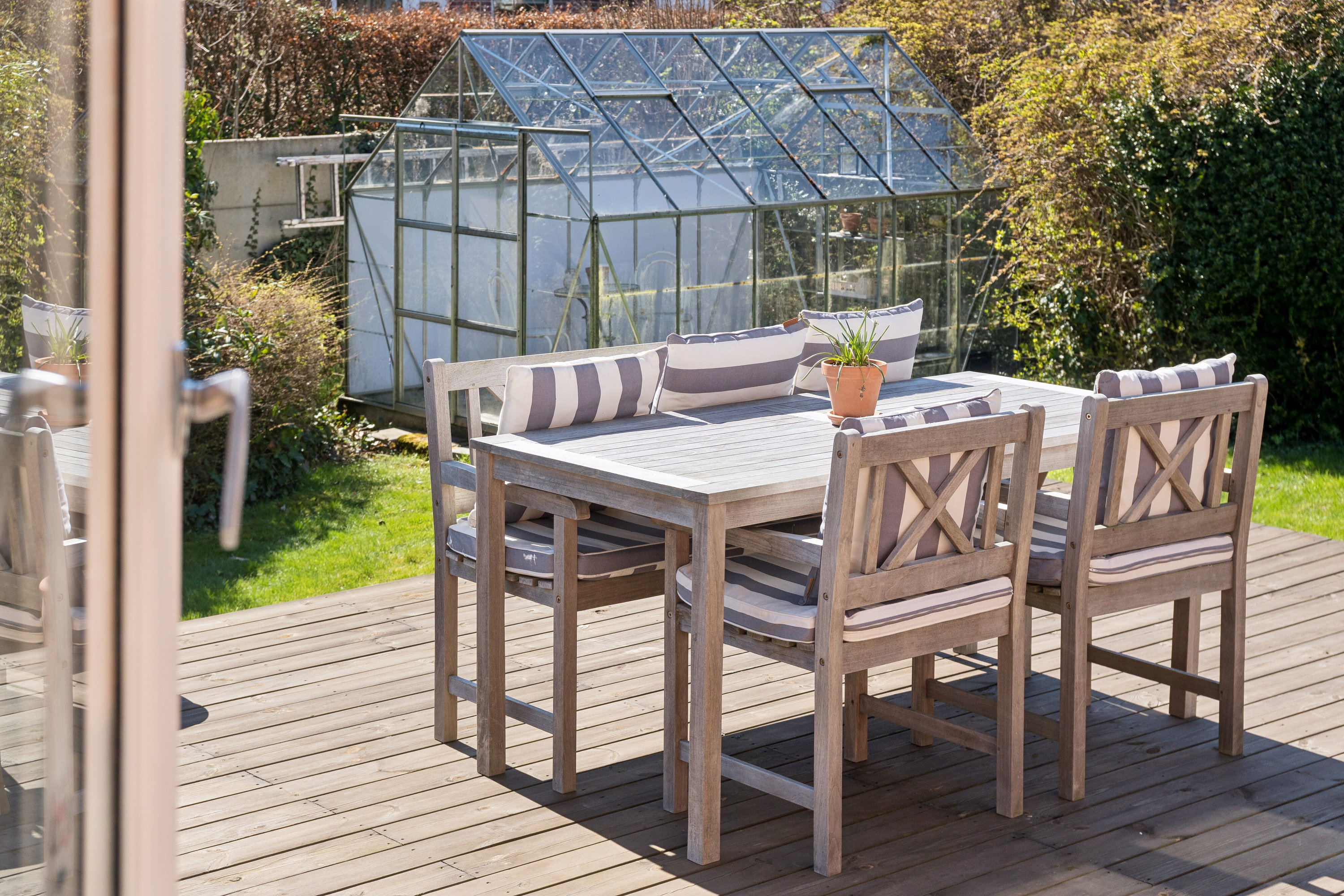 Fremhævet terrasse billede i fuldskærmstilstand. Billede af Gartnervænget 5, 8310 Tranbjerg J