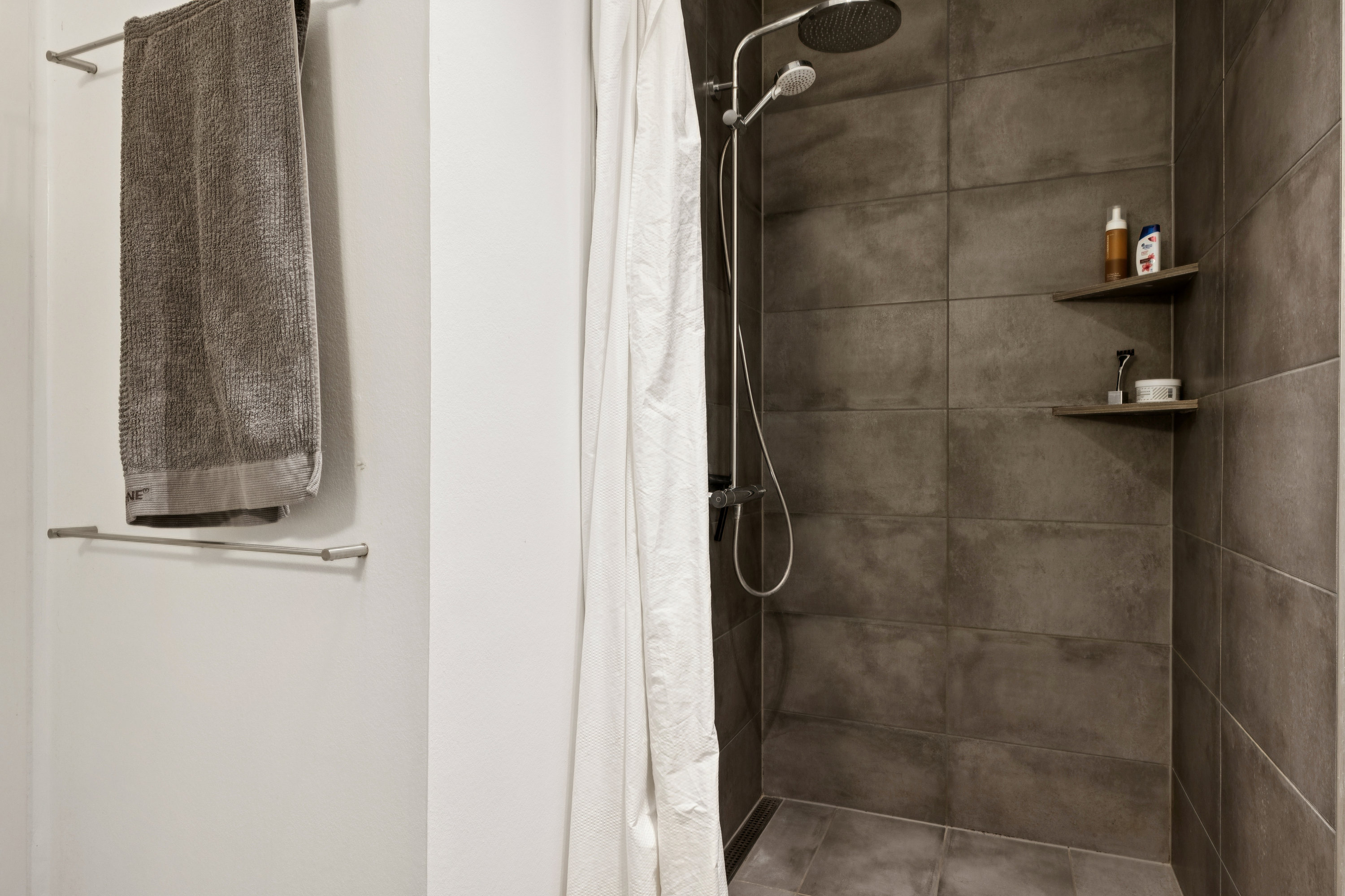 Fremhævet badeværelse billede i fuldskærmstilstand. Billede af Volden 22, 1. 20., 8800 Viborg