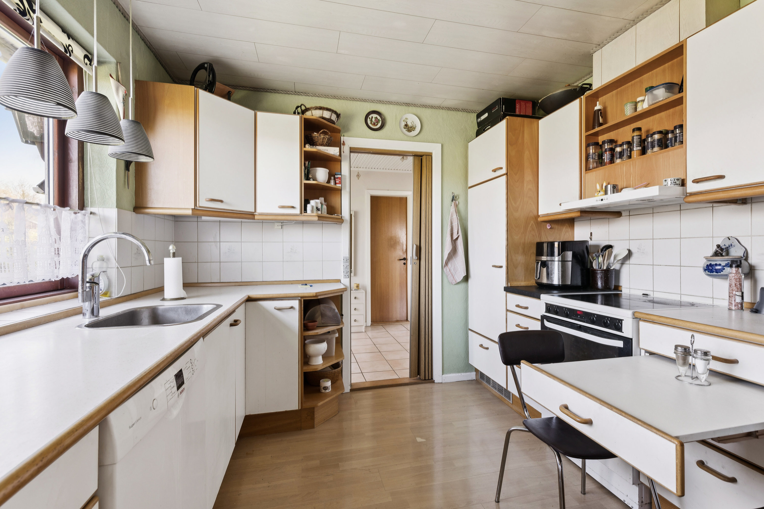 Fremhævet køkken billede i fuldskærmstilstand. Billede af Bruunsmindevej 2, Toksværd, 4684 Holmegaard