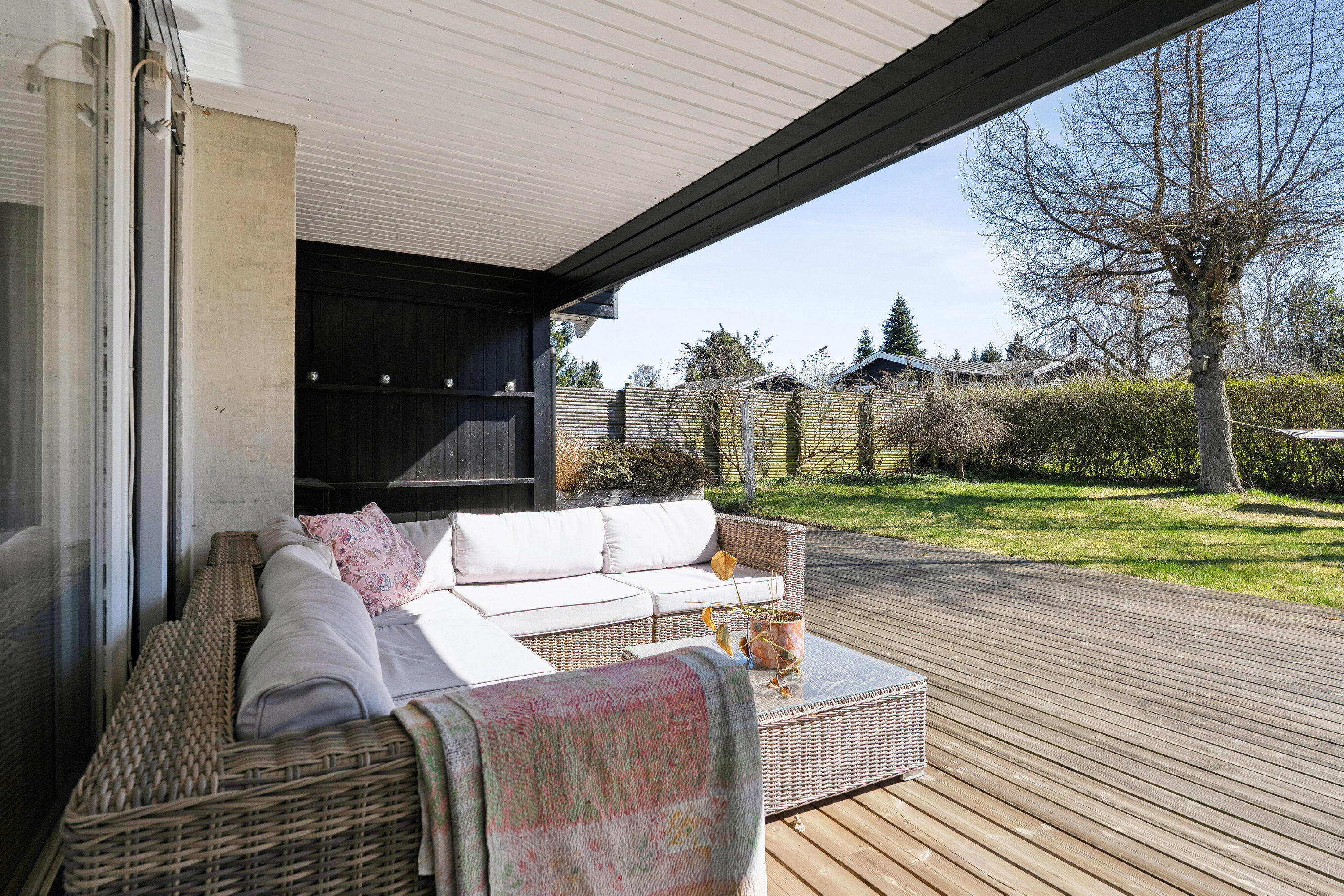 Fremhævet terrasse billede i fuldskærmstilstand. Billede af Skovduevej 20, 3120 Dronningmølle