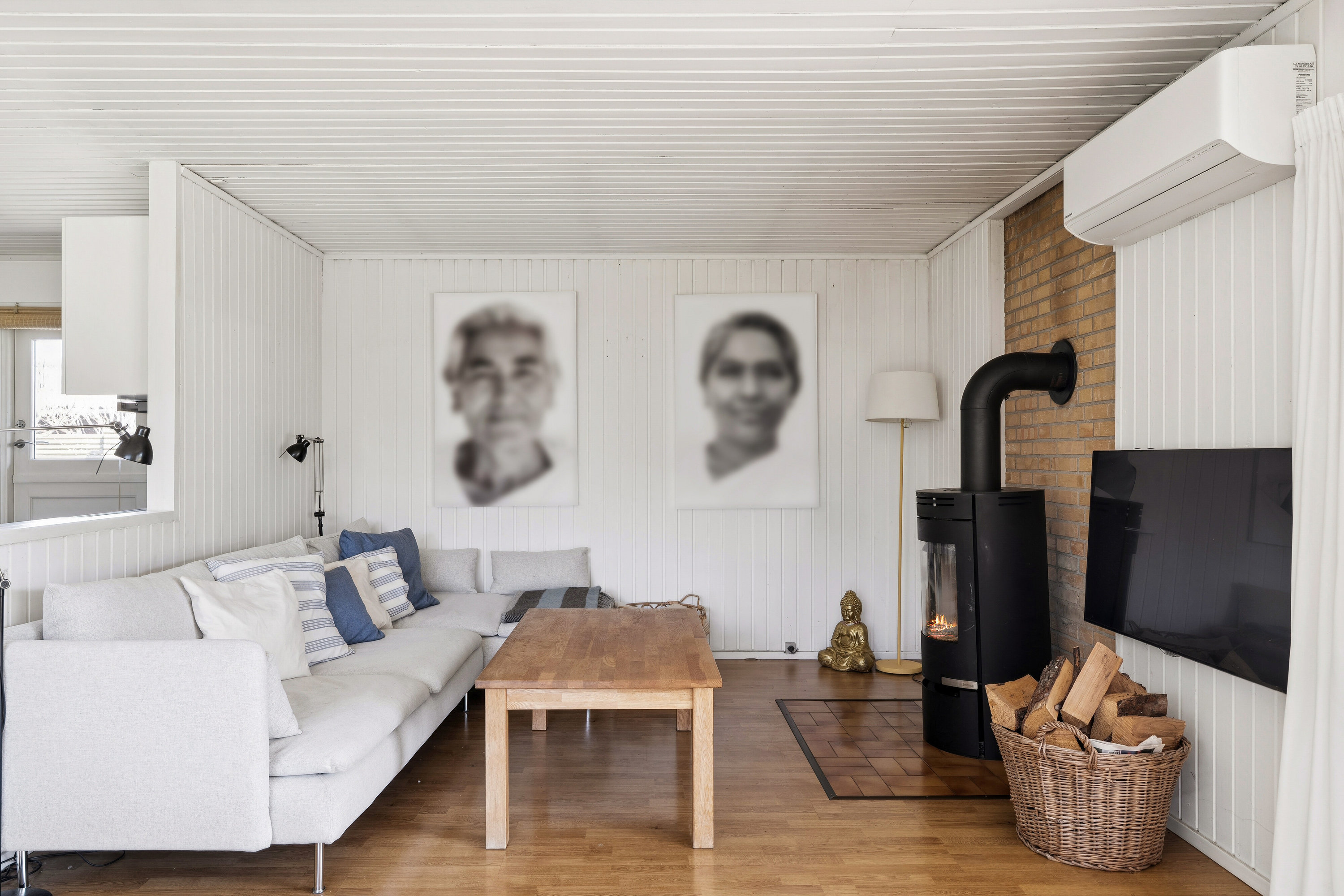 Fremhævet stue billede i fuldskærmstilstand. Billede af Skovduevej 20, 3120 Dronningmølle