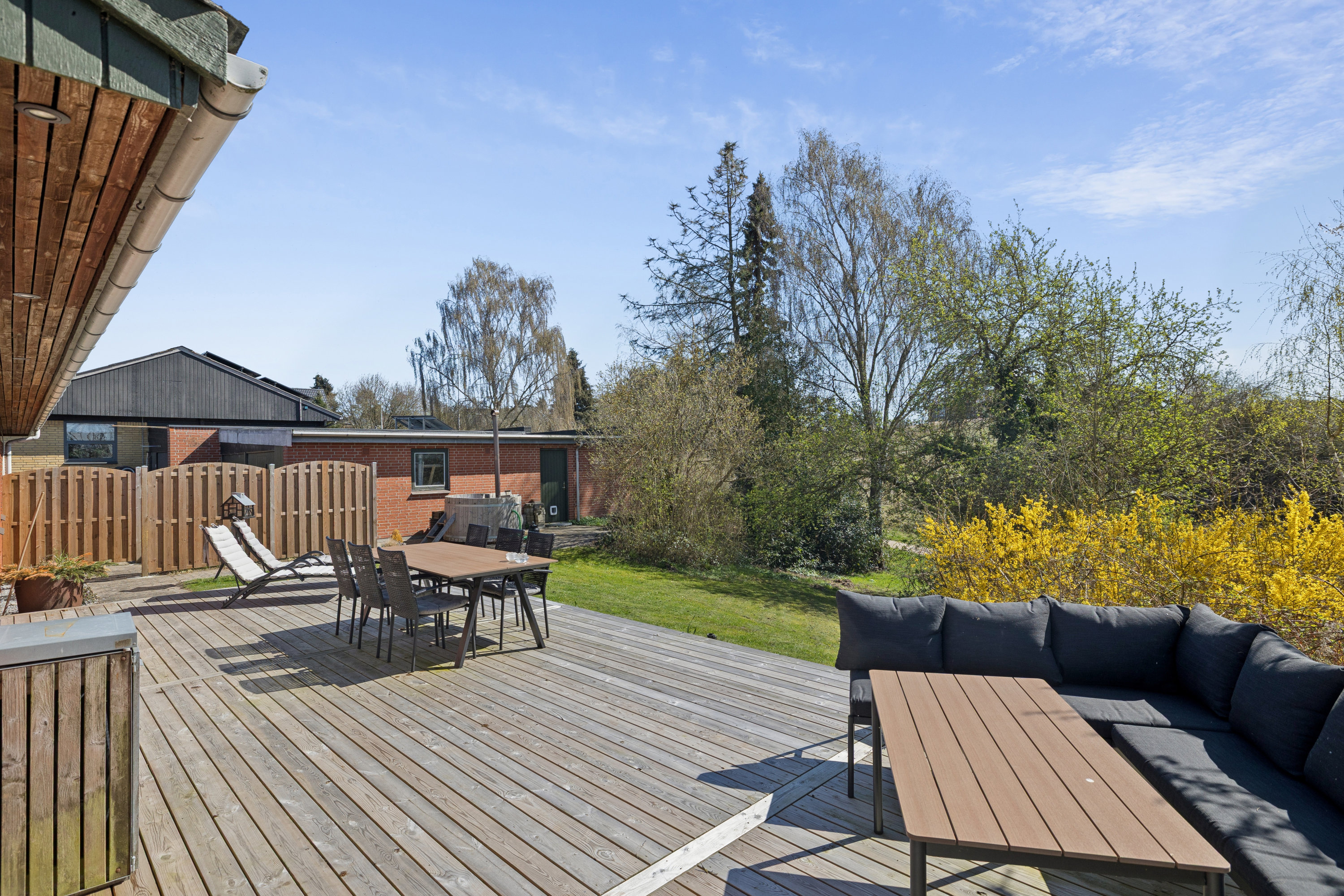 Fremhævet terrasse billede i fuldskærmstilstand. Billede af Fjordbakken 71, Hadsund Syd, 9560 Hadsund