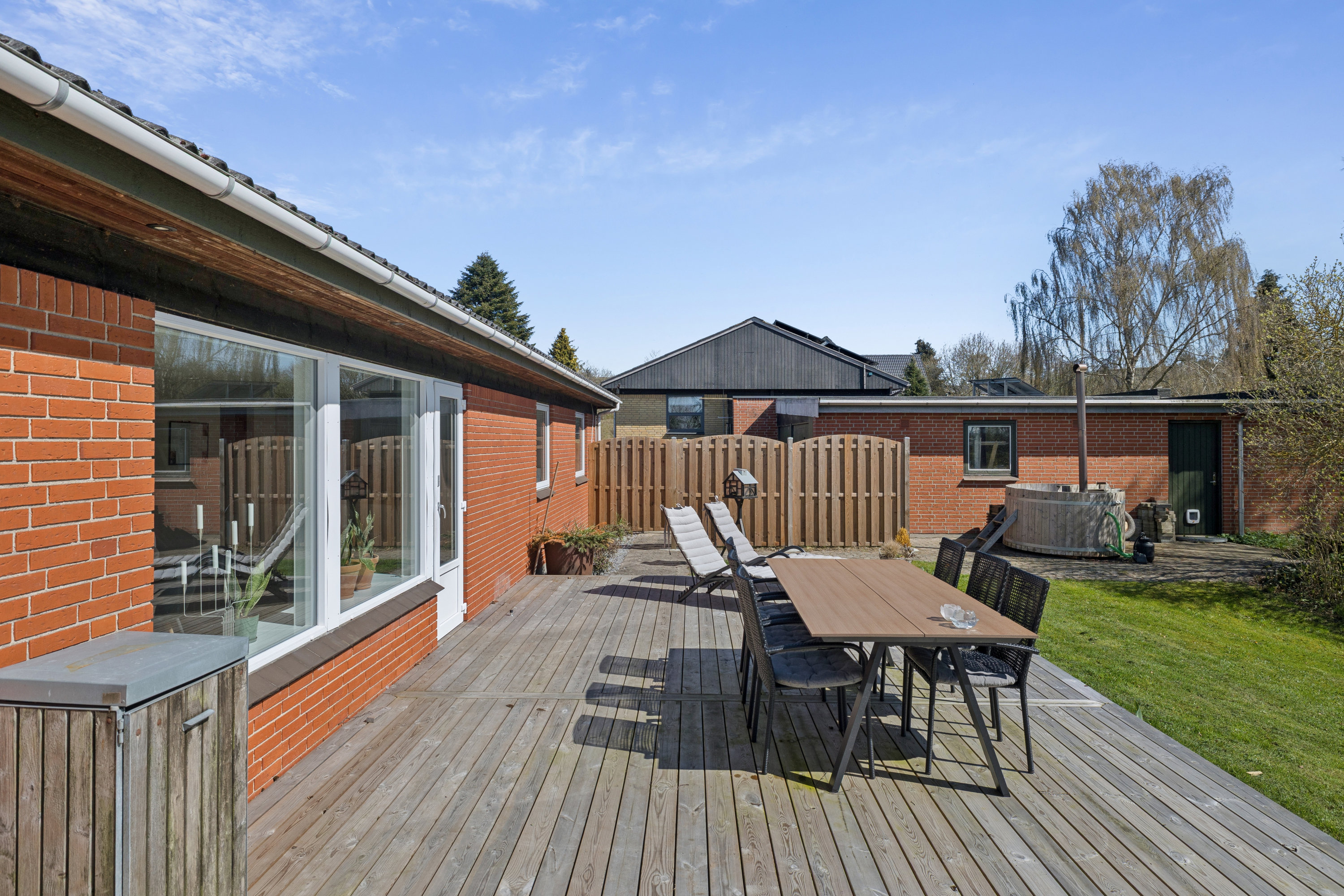 Fremhævet terrasse billede i fuldskærmstilstand. Billede af Fjordbakken 71, Hadsund Syd, 9560 Hadsund
