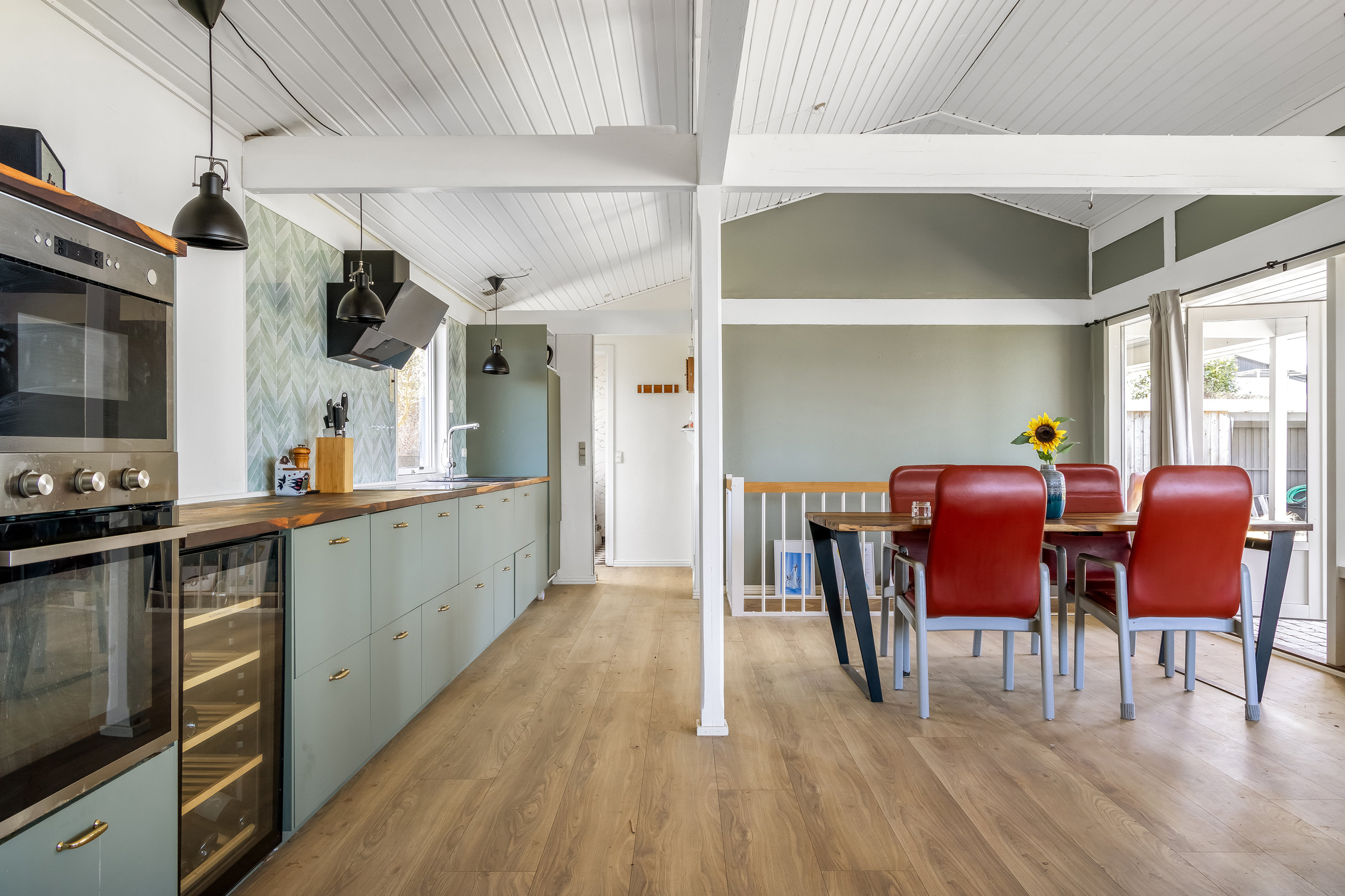 Fremhævet køkken alrum billede i fuldskærmstilstand. Billede af Solbrinken 12, 3310 Ølsted