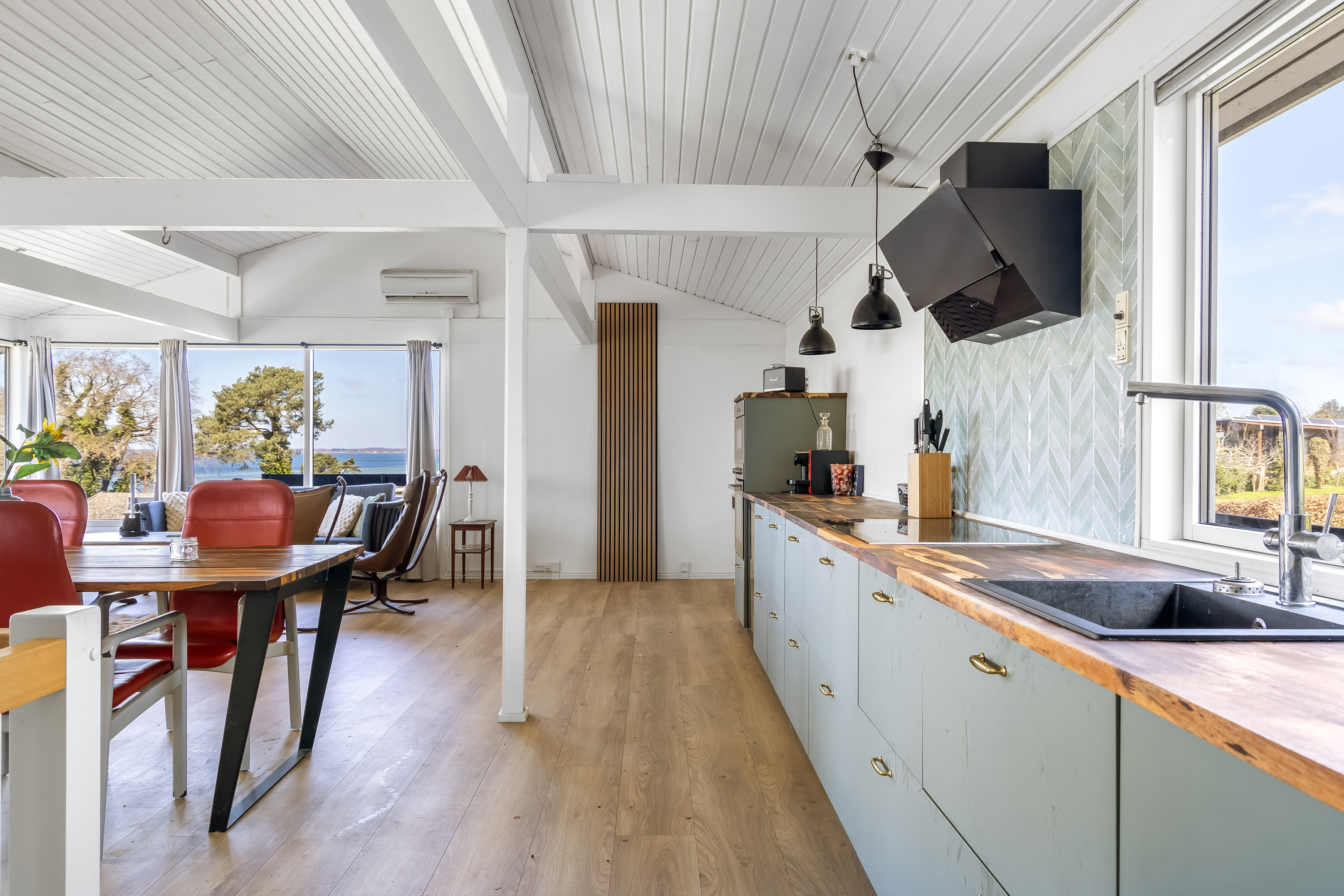 Fremhævet køkken alrum billede i fuldskærmstilstand. Billede af Solbrinken 12, 3310 Ølsted