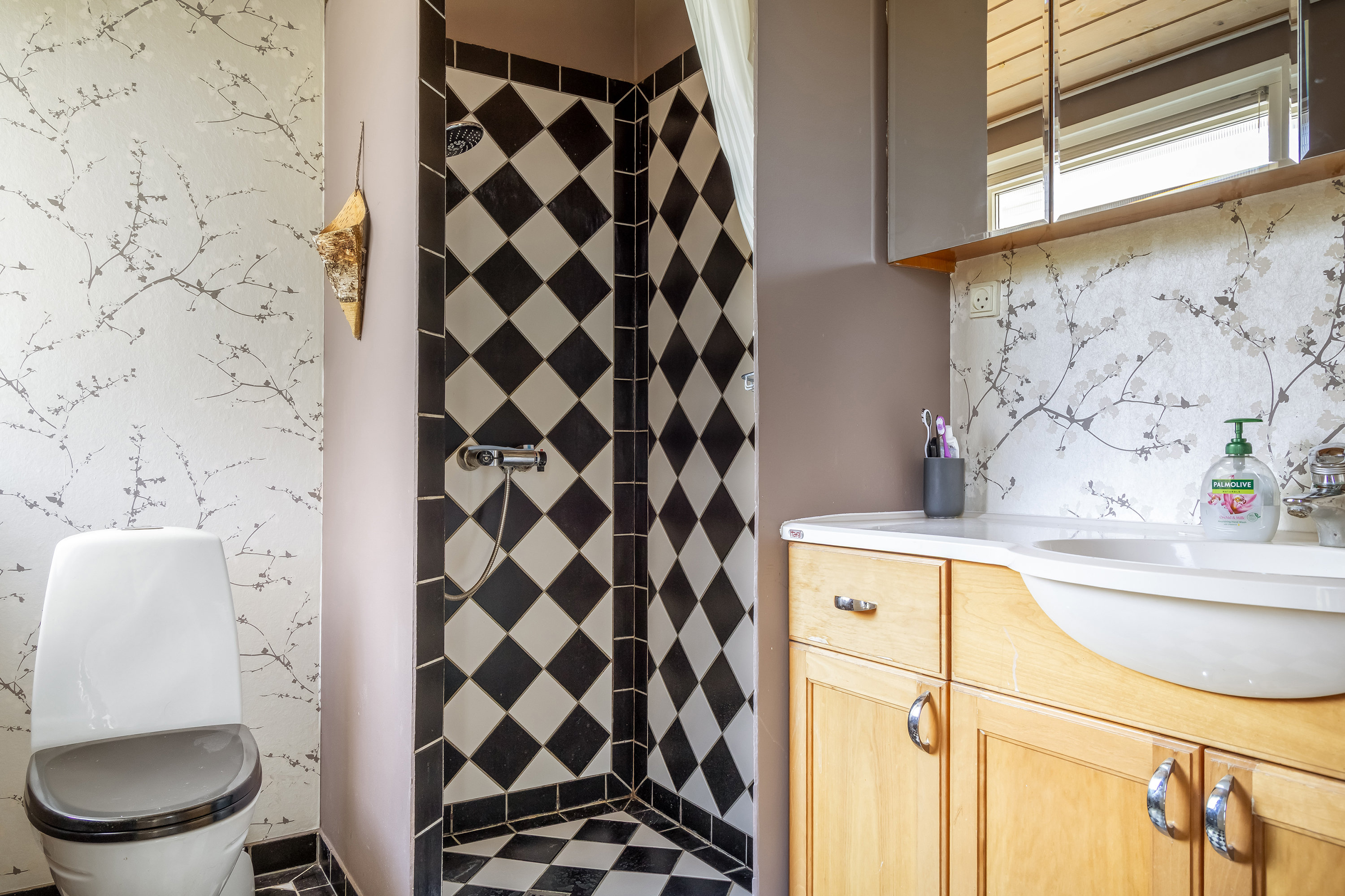 Fremhævet badeværelse billede i fuldskærmstilstand. Billede af Solbrinken 12, 3310 Ølsted