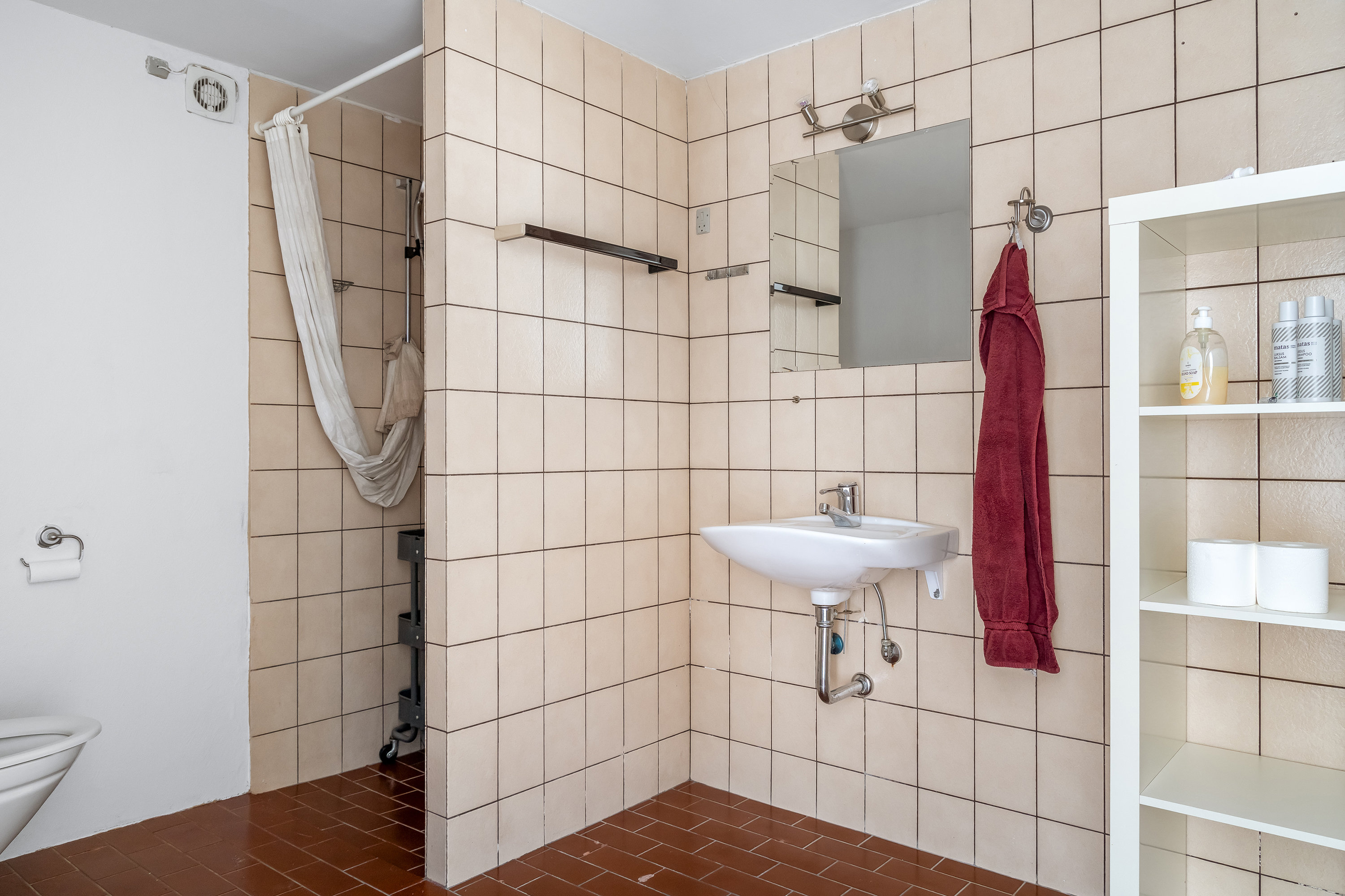 Fremhævet badeværelse billede i fuldskærmstilstand. Billede af Solbrinken 12, 3310 Ølsted