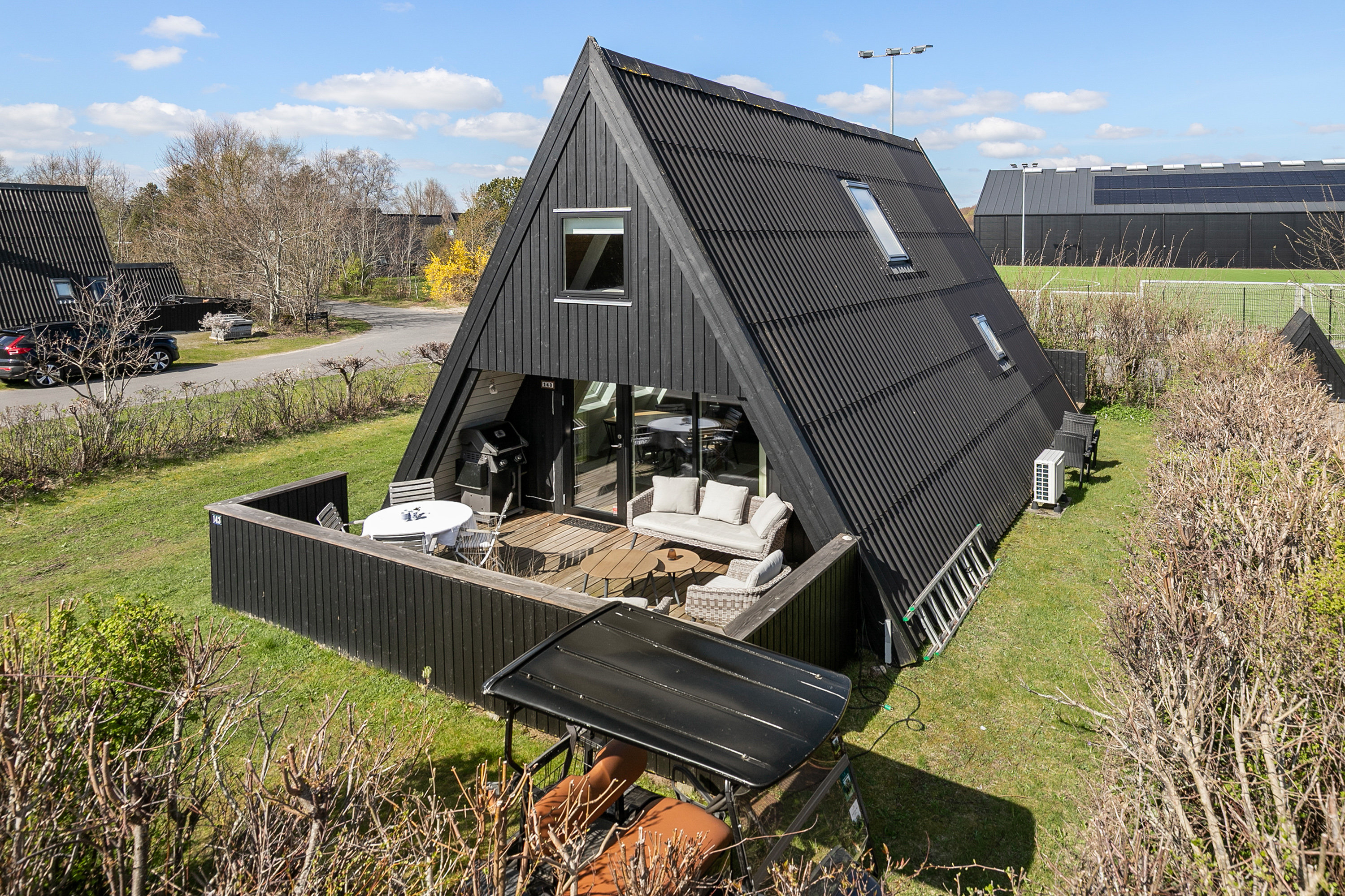 Fremhævet facade billede i fuldskærmstilstand. Billede af Golfsvinget 143, Gatten, 9640 Farsø