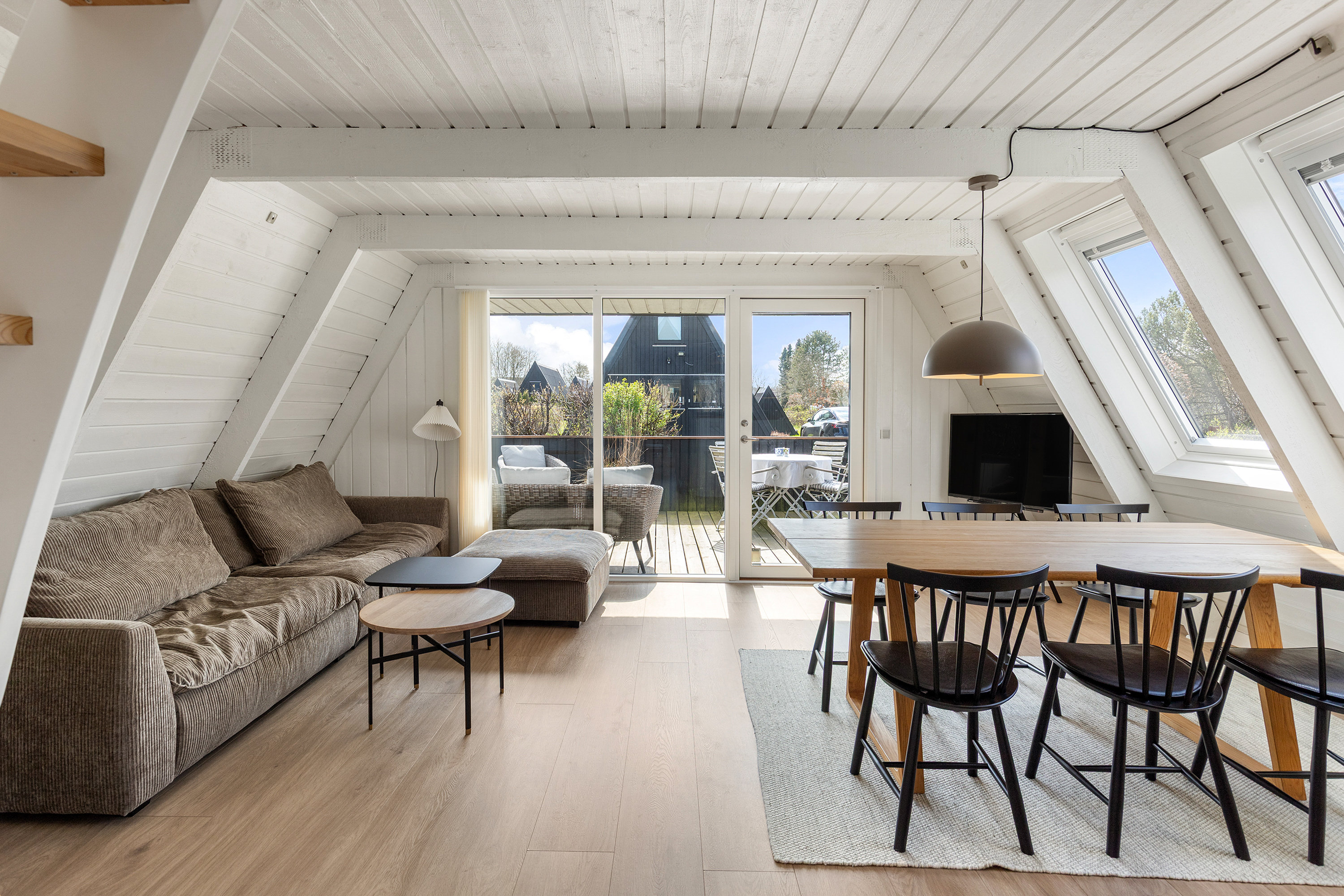 Fremhævet stue billede i fuldskærmstilstand. Billede af Golfsvinget 143, Gatten, 9640 Farsø