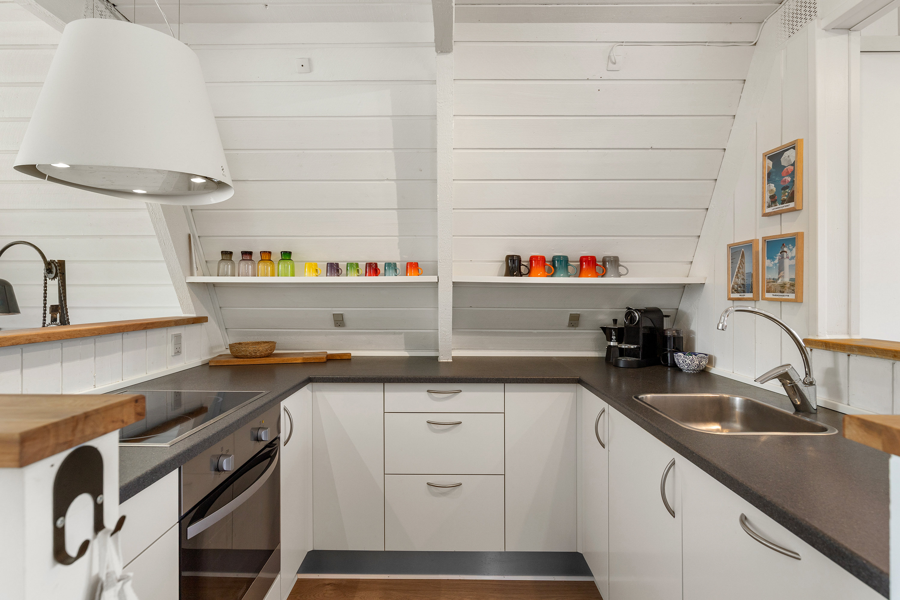 Fremhævet køkken billede i fuldskærmstilstand. Billede af Golfsvinget 143, Gatten, 9640 Farsø