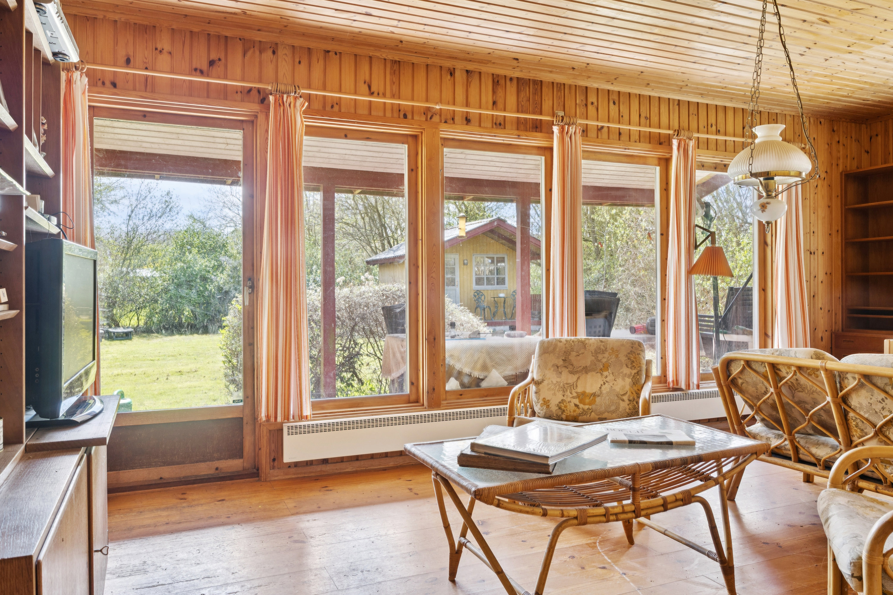 Fremhævet stue billede i fuldskærmstilstand. Billede af Strandgårdsvej 7, Havnsø Str, 4591 Føllenslev