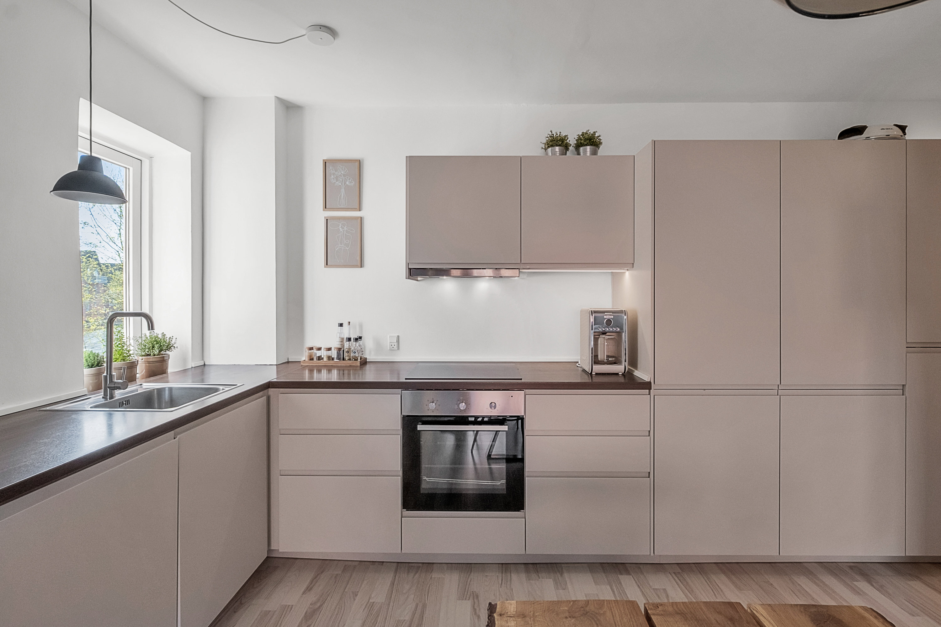 Fremhævet køkken alrum billede i fuldskærmstilstand. Billede af Langenæs Allé 45, 1. 2., 8000 Aarhus C