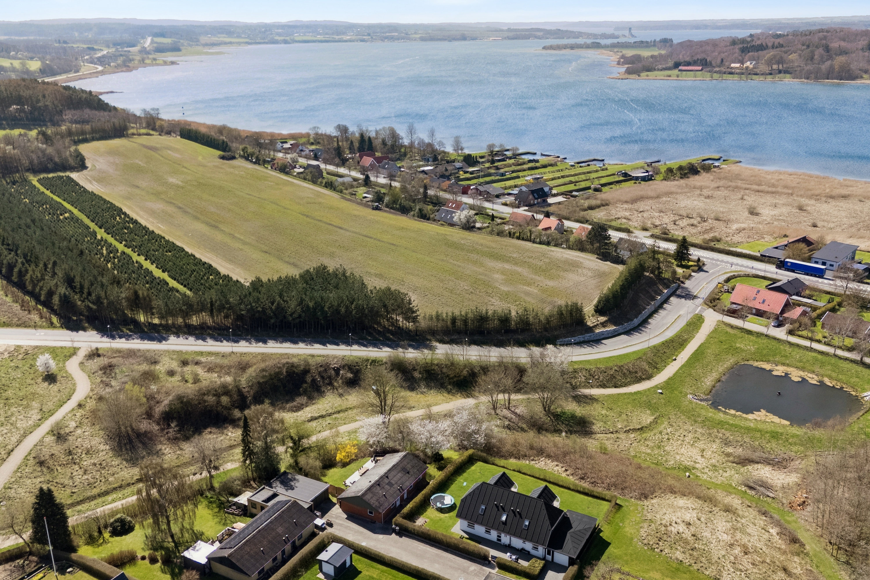 Fremhævet luftfoto billede i fuldskærmstilstand. Billede af Fjordbakken 71, Hadsund Syd, 9560 Hadsund