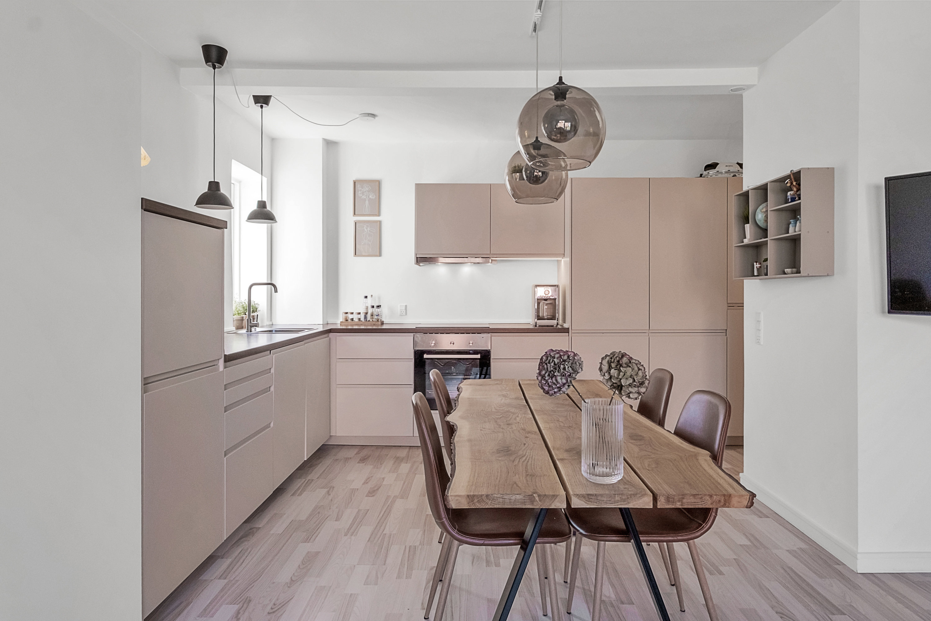 Fremhævet køkken alrum billede i fuldskærmstilstand. Billede af Langenæs Allé 45, 1. 2., 8000 Aarhus C