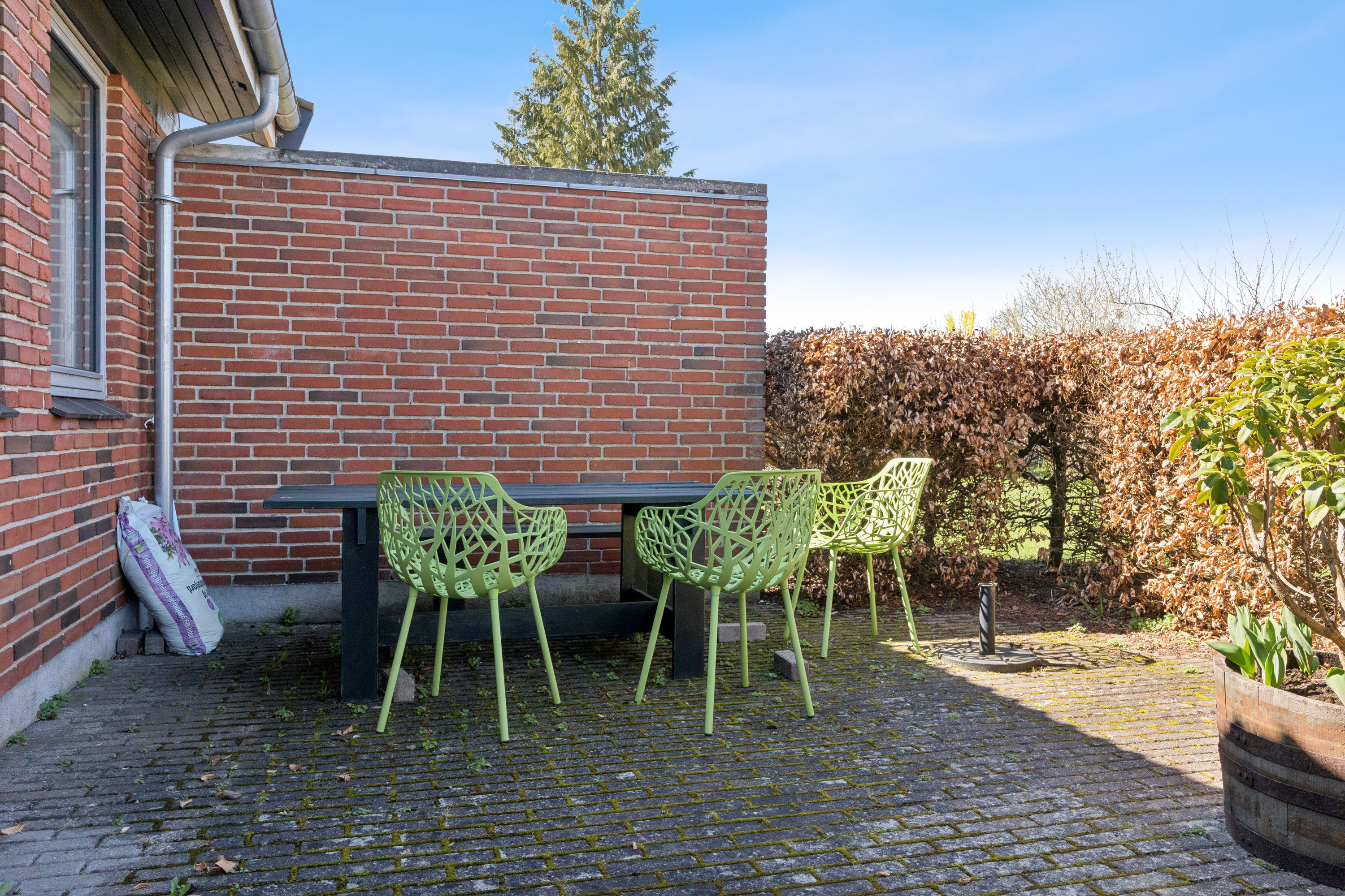 Fremhævet terrasse billede i fuldskærmstilstand. Billede af Birkegården 128, Kirke Værløse, 3500 Værløse