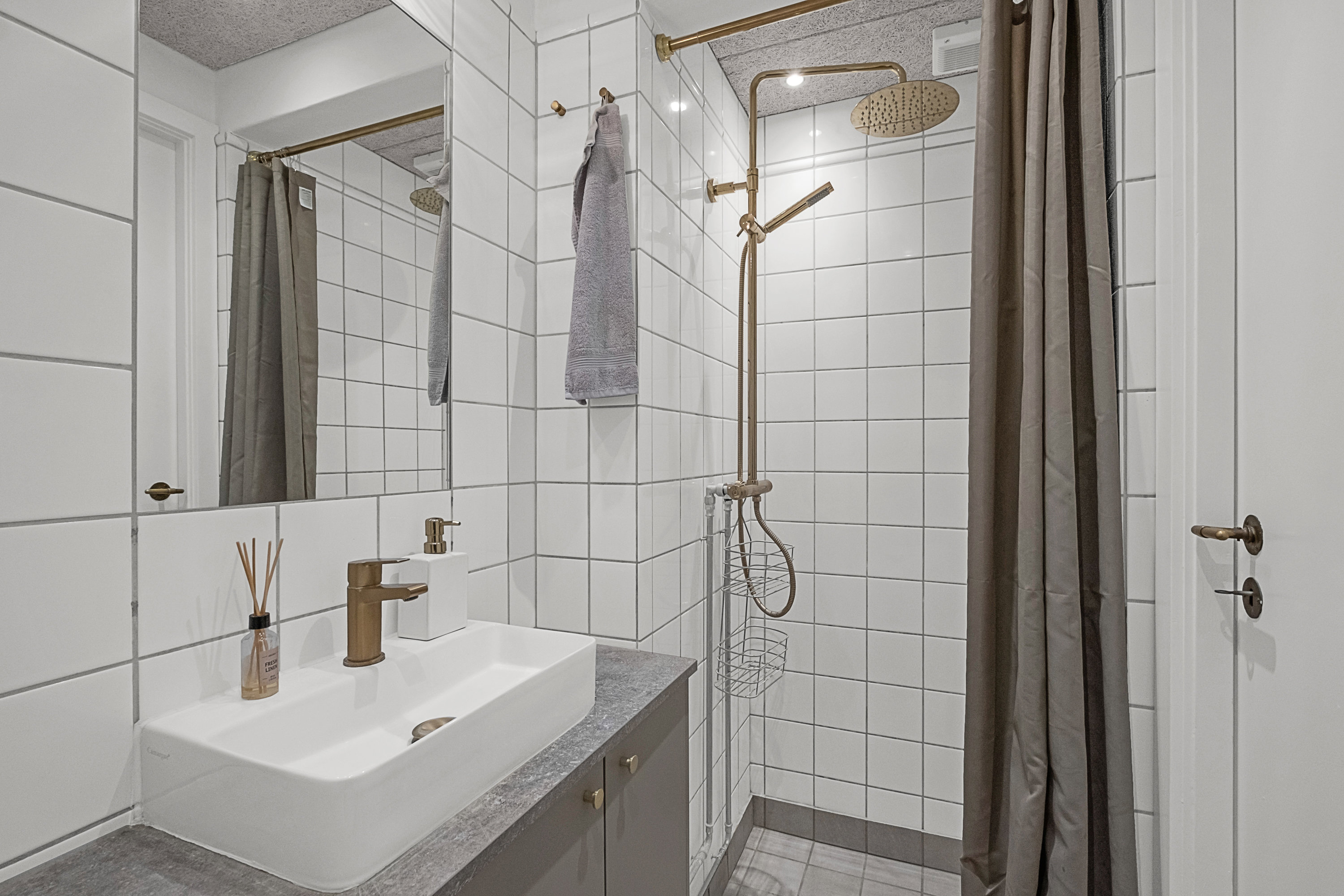 Fremhævet badeværelse billede i fuldskærmstilstand. Billede af Langenæs Allé 45, 1. 2., 8000 Aarhus C