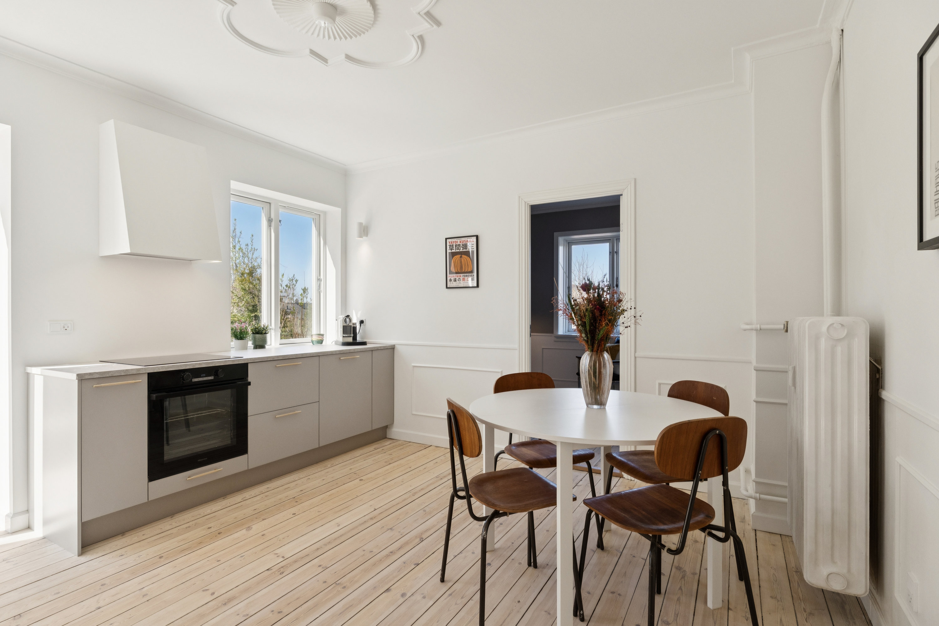 Fremhævet stue billede i fuldskærmstilstand. Billede af Christoffers Alle 92A, st.. mf., 2800 Kongens Lyngby