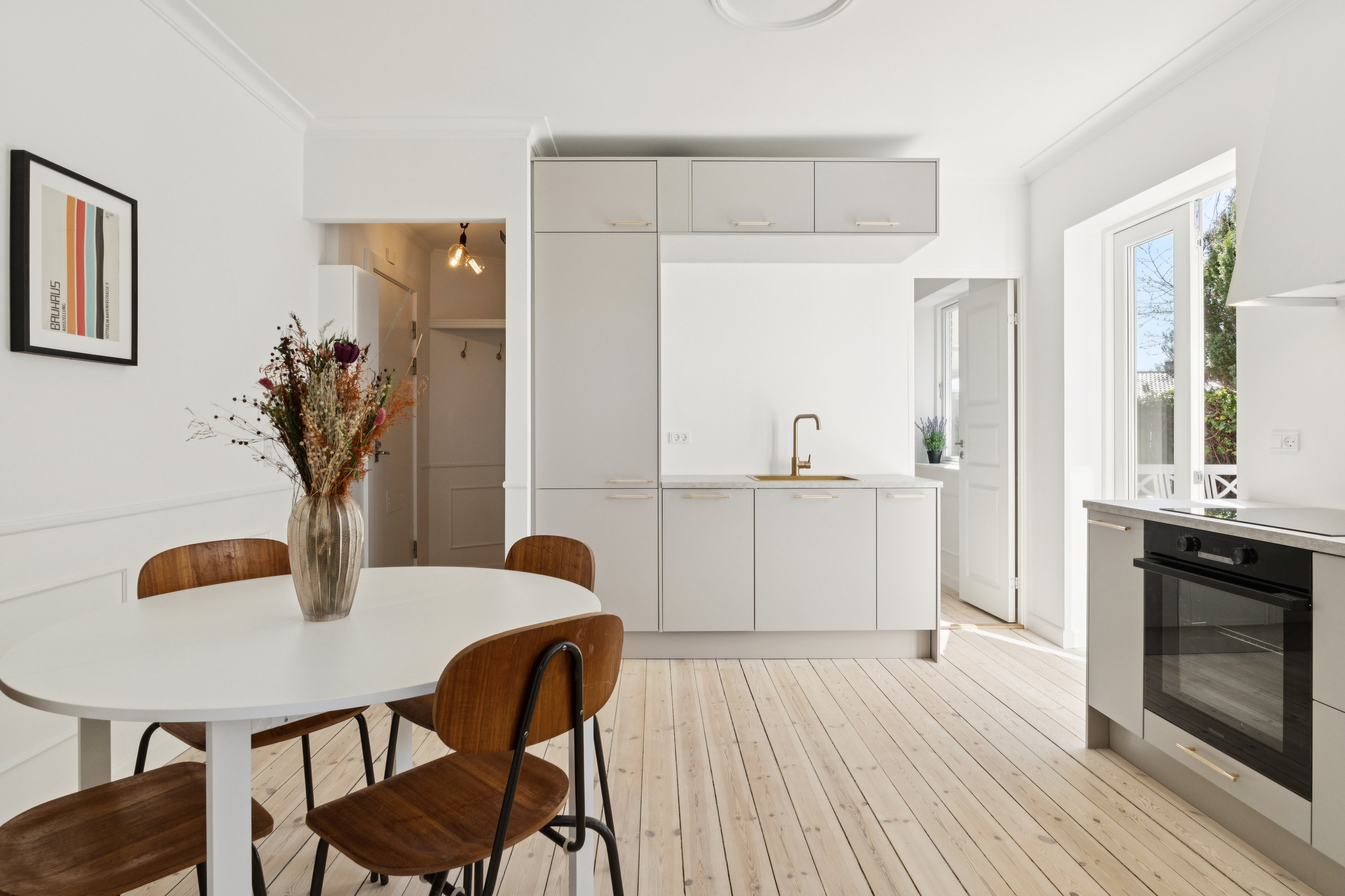 Fremhævet stue billede i fuldskærmstilstand. Billede af Christoffers Alle 92A, st.. mf., 2800 Kongens Lyngby