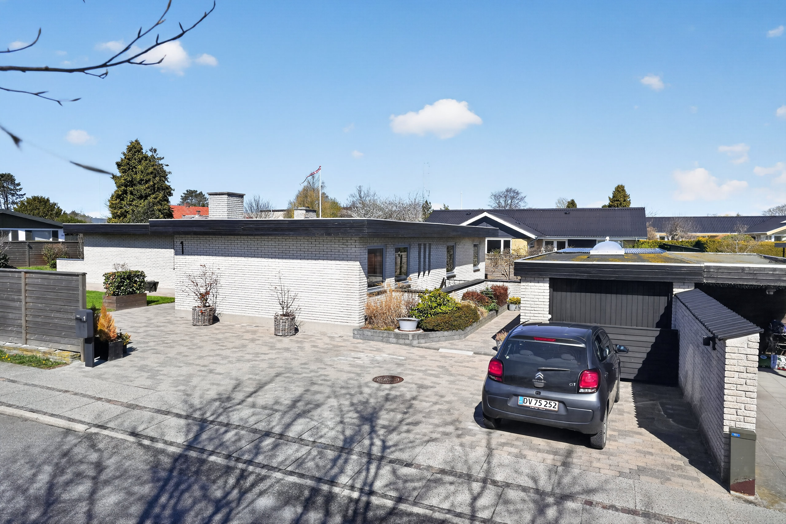 Fremhævet ejendommen billede i fuldskærmstilstand. Billede af Kvædehaven 1, 2680 Solrød Strand