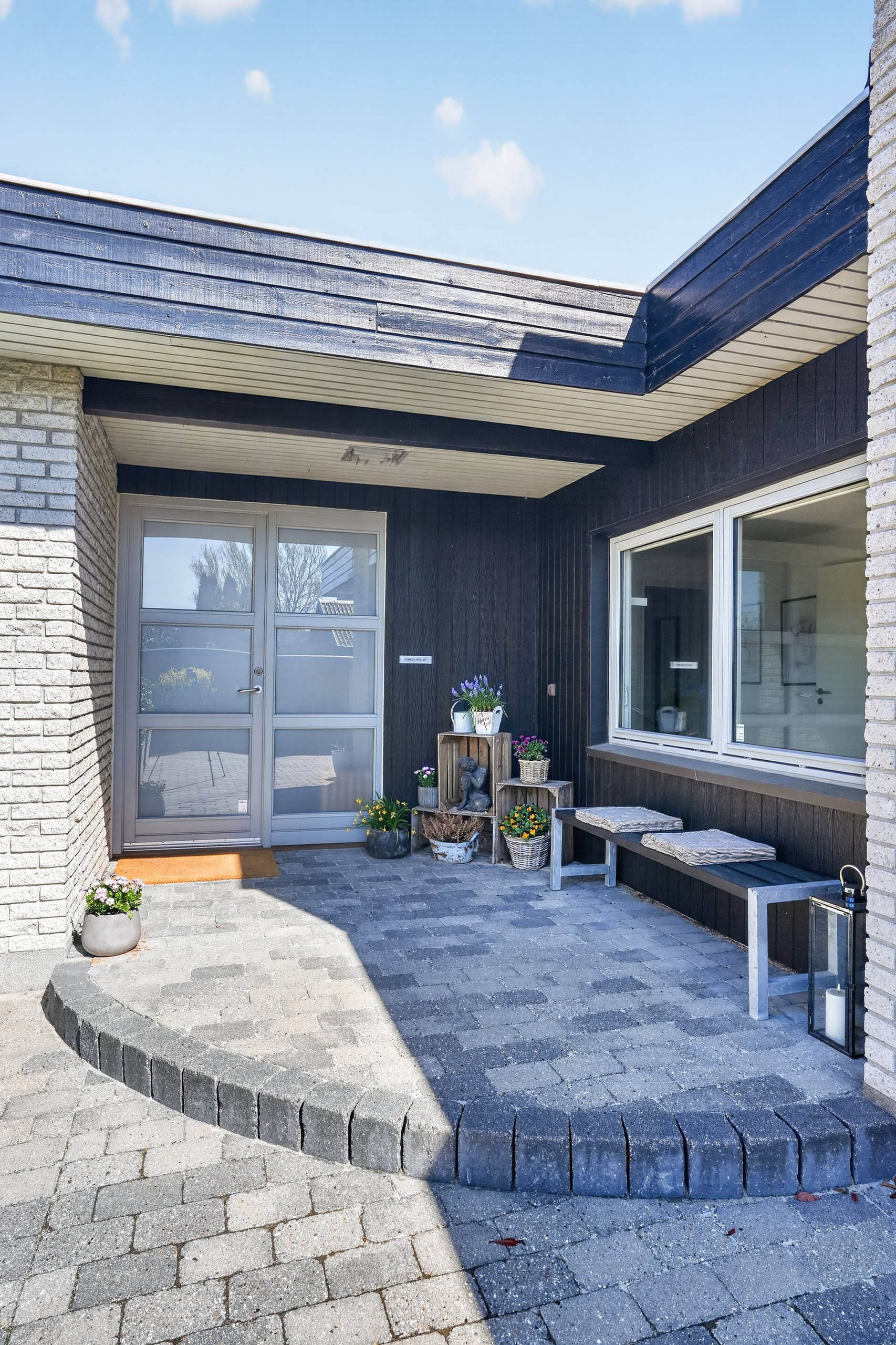 Fremhævet ejendommen billede i fuldskærmstilstand. Billede af Kvædehaven 1, 2680 Solrød Strand