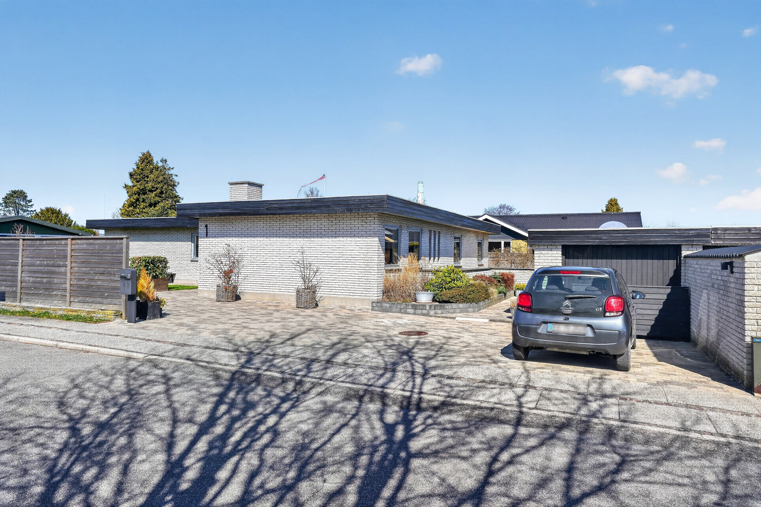 Fremhævet ejendommen billede i fuldskærmstilstand. Billede af Kvædehaven 1, 2680 Solrød Strand