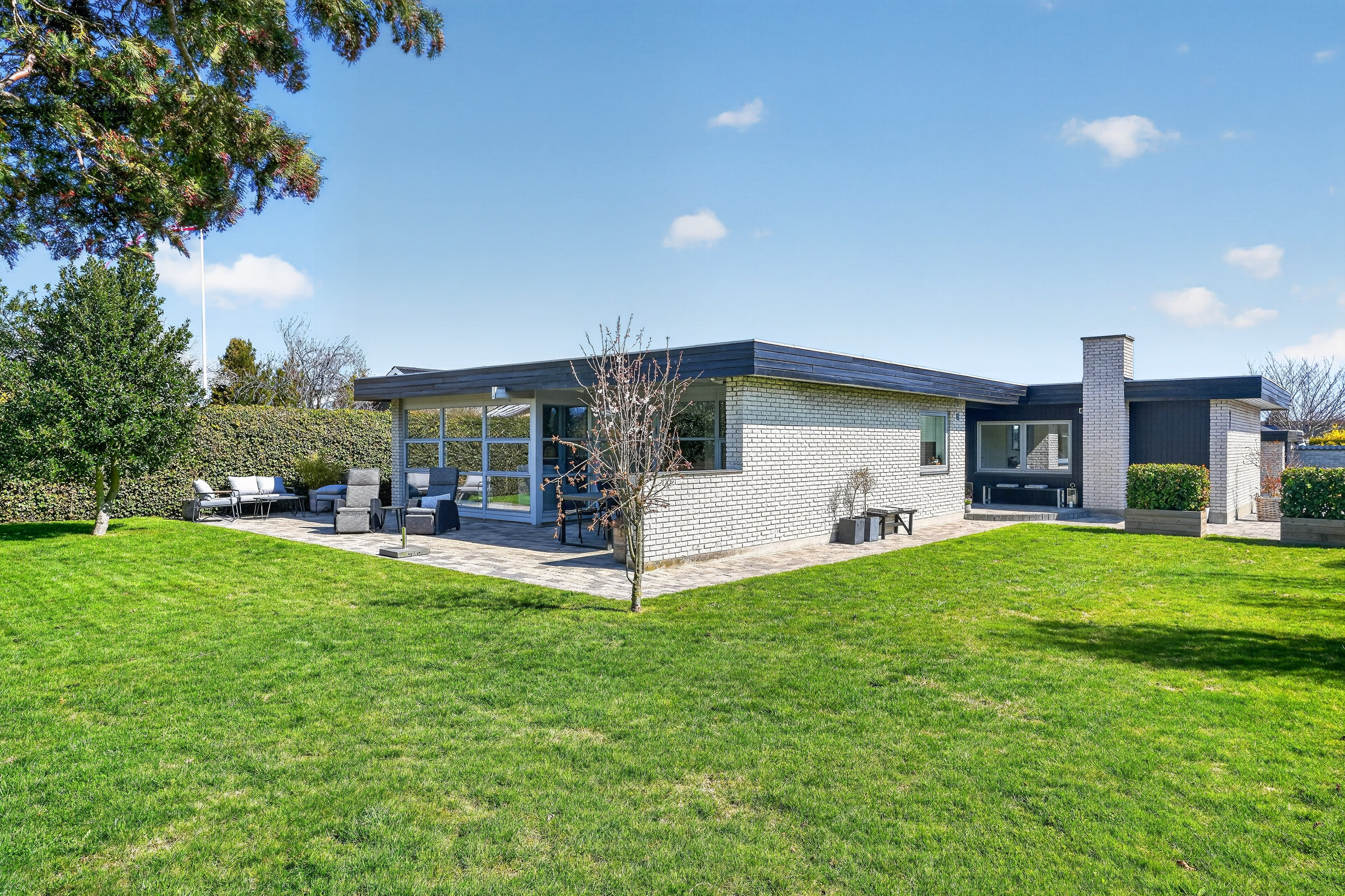 Fremhævet ejendommen billede i fuldskærmstilstand. Billede af Kvædehaven 1, 2680 Solrød Strand