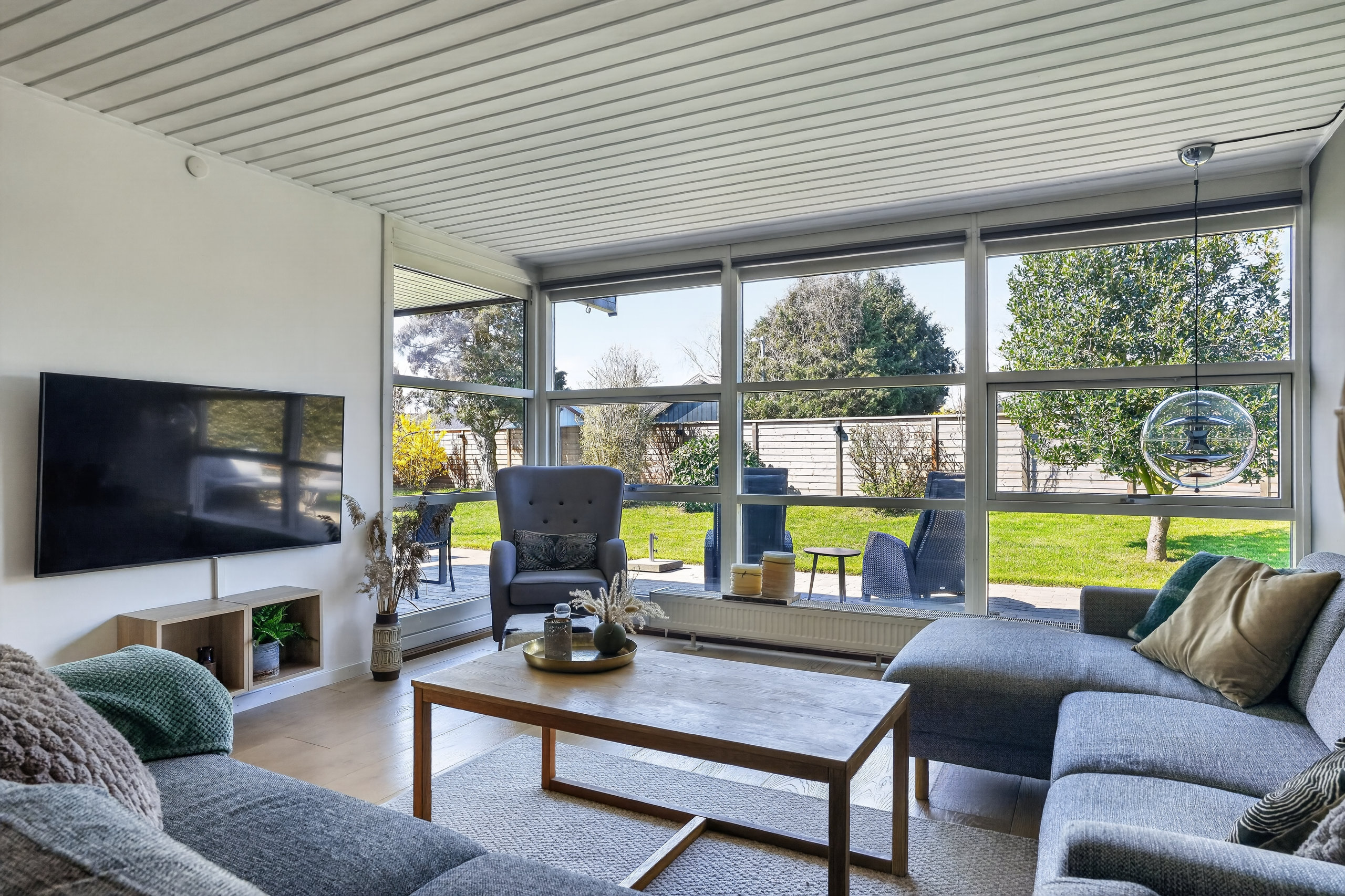 Fremhævet stue billede i fuldskærmstilstand. Billede af Kvædehaven 1, 2680 Solrød Strand