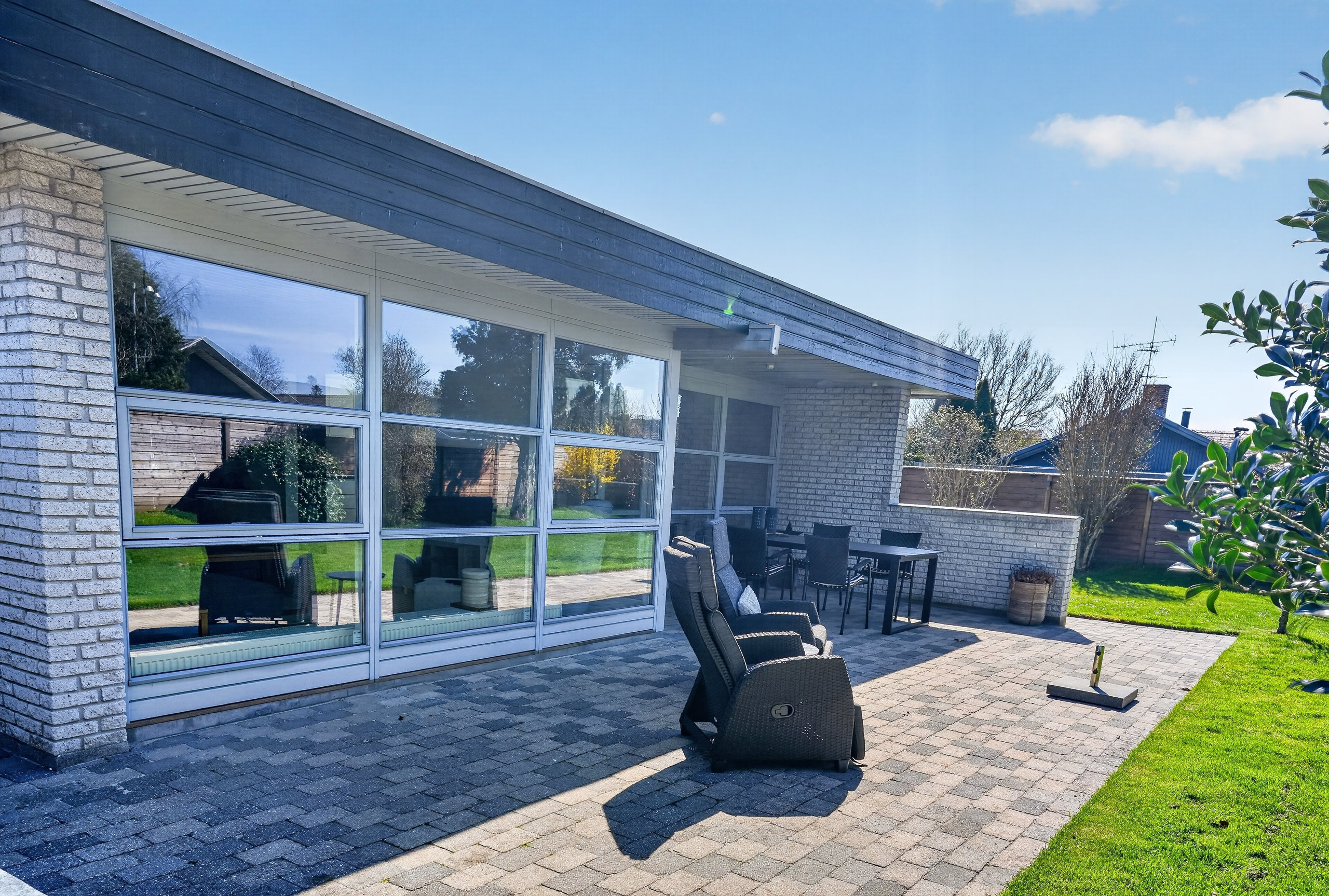 Fremhævet terrasse billede i fuldskærmstilstand. Billede af Kvædehaven 1, 2680 Solrød Strand